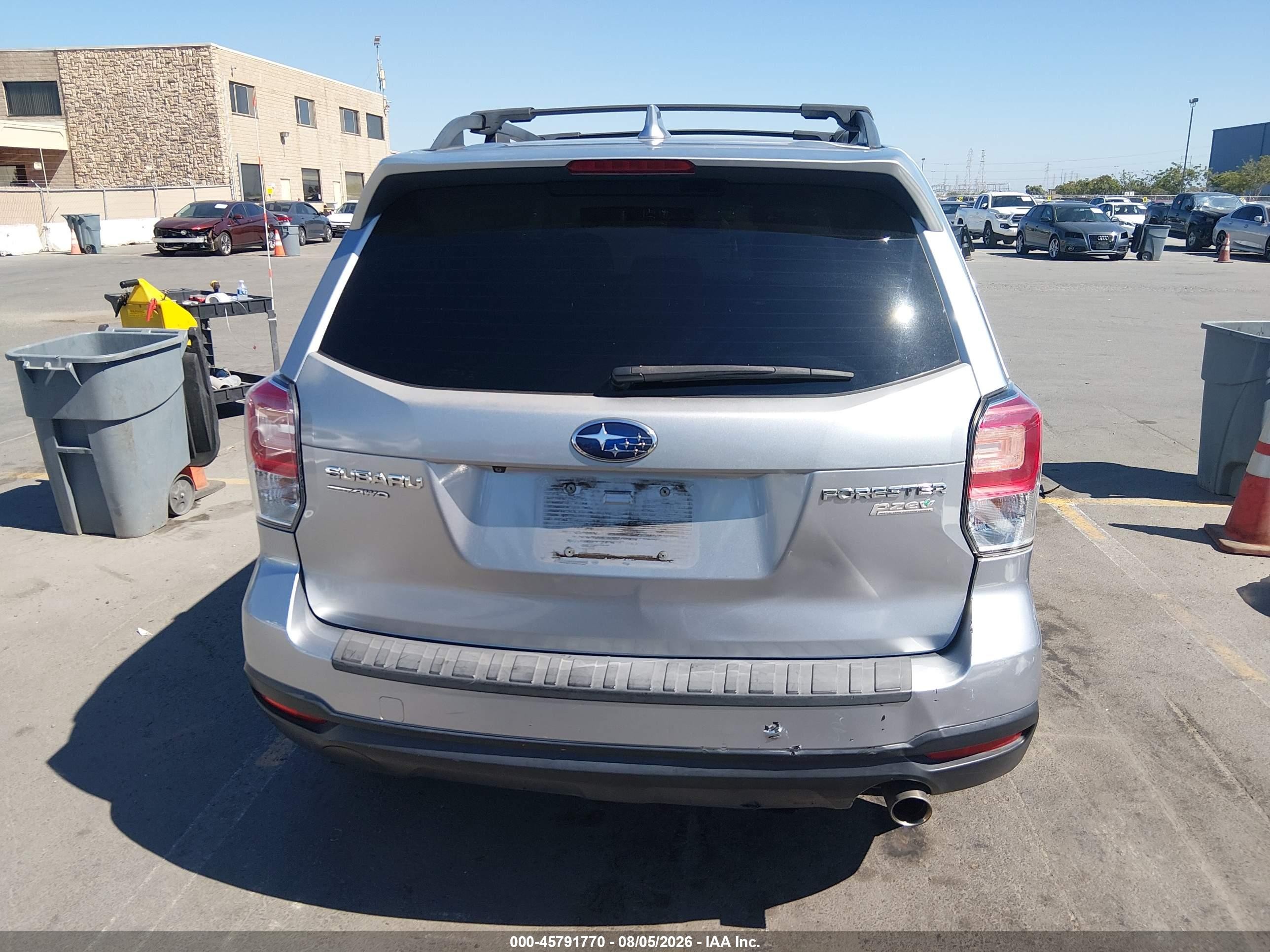 2017 Subaru Forester 2.5i Premium Silver vin: JF2SJAEC8HH512392