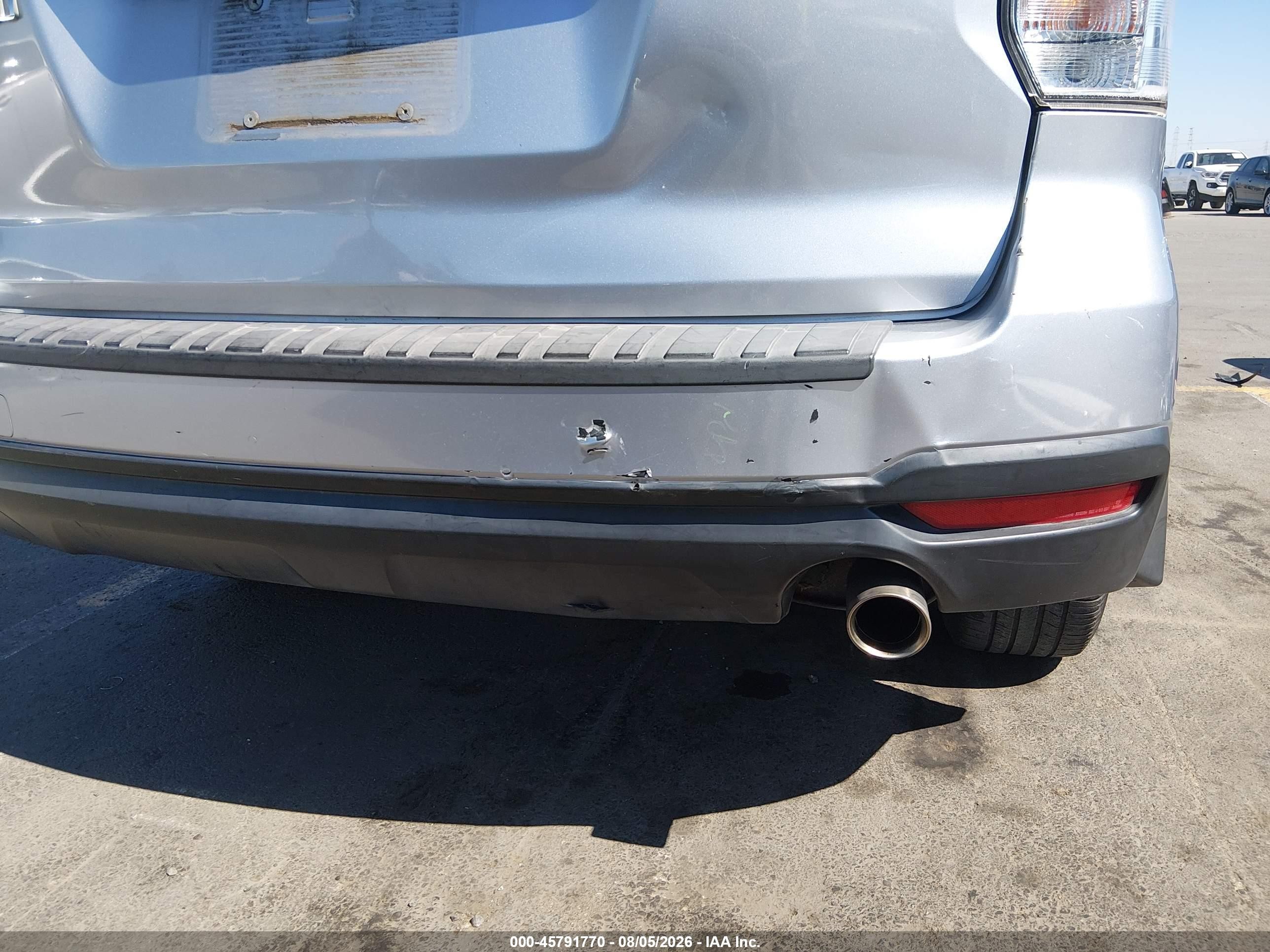 2017 Subaru Forester 2.5i Premium Silver vin: JF2SJAEC8HH512392