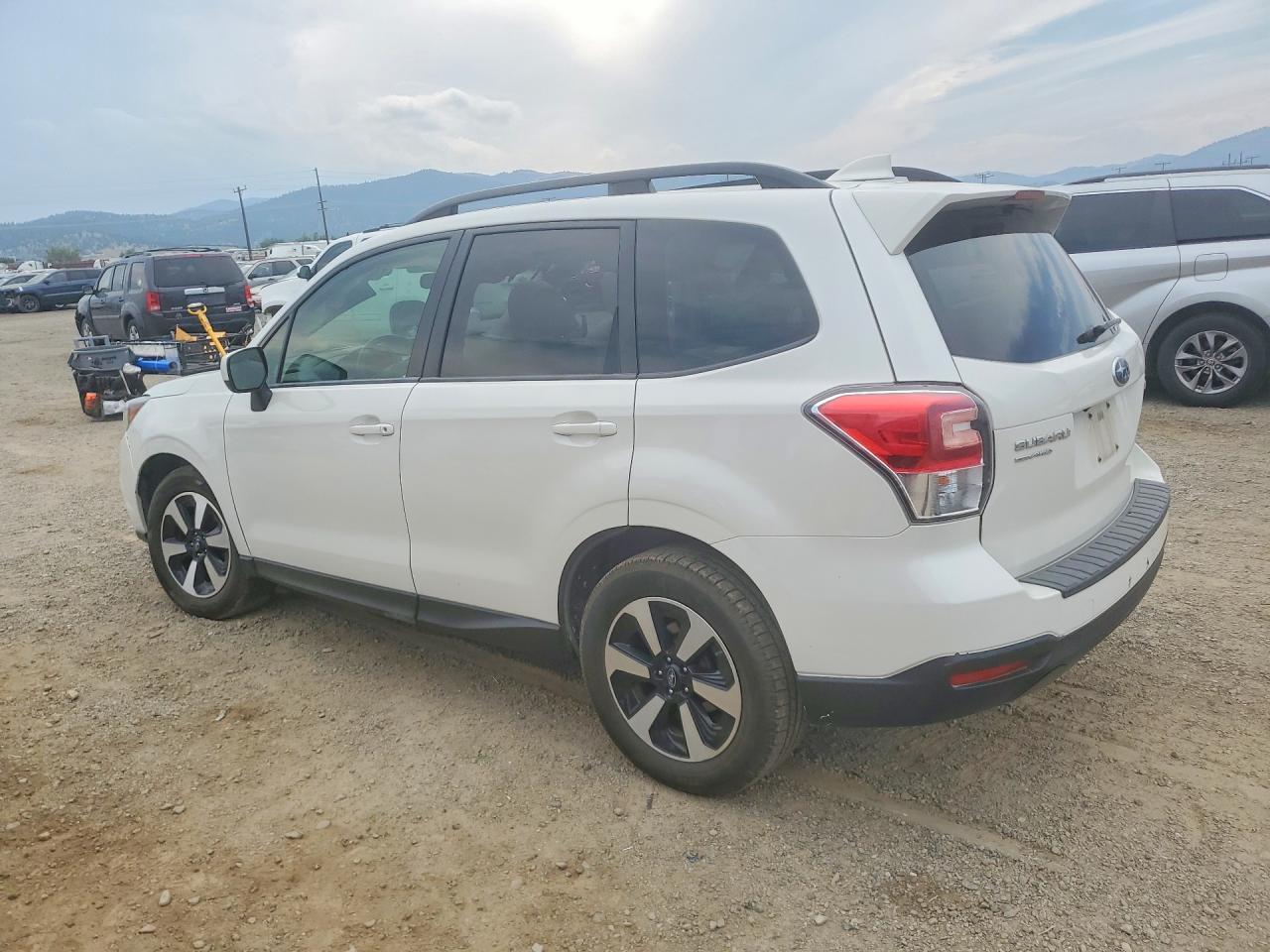 2017 Subaru Forester 2.5i Premium White vin: JF2SJAEC9HH498924