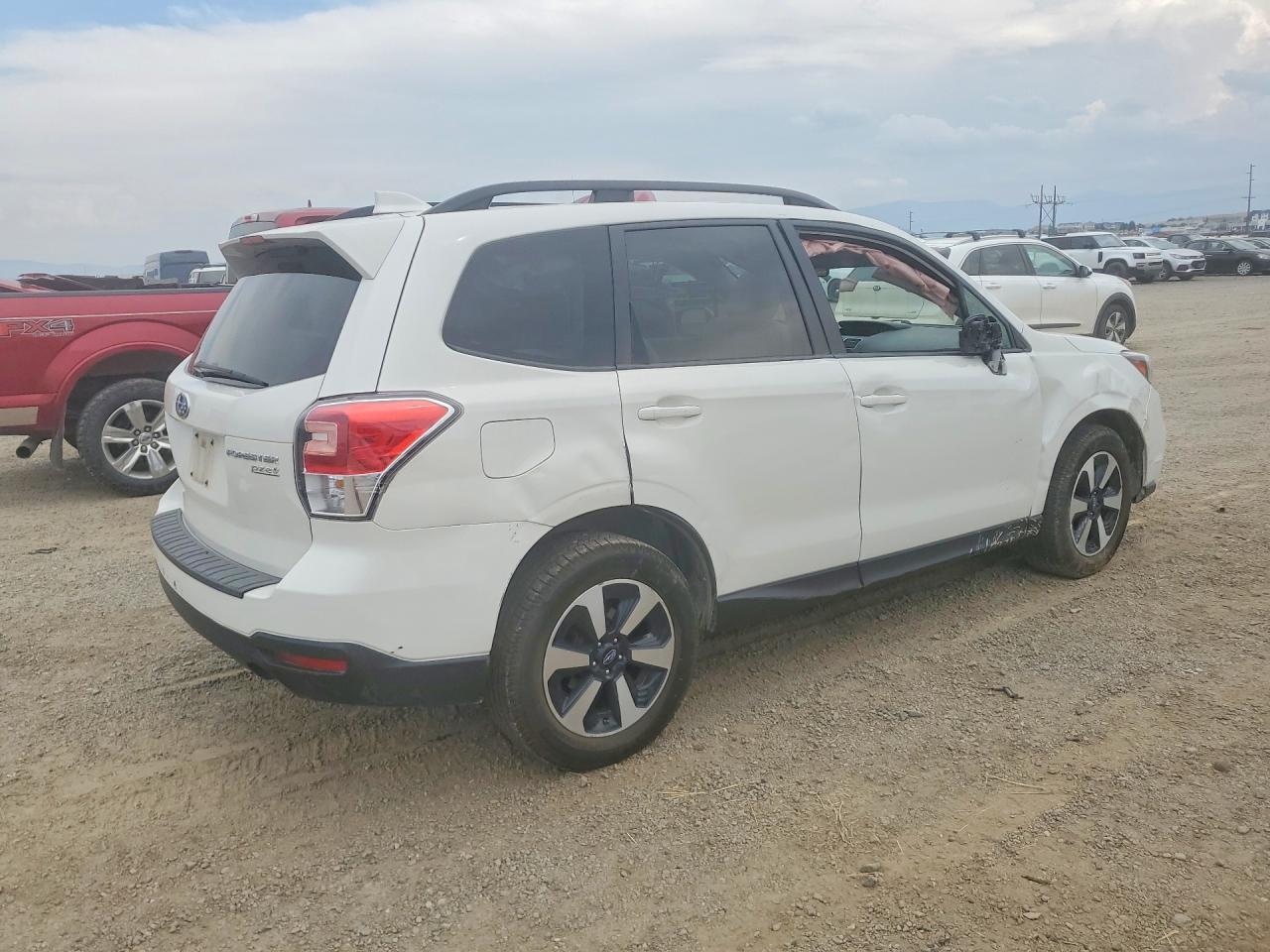 2017 Subaru Forester 2.5i Premium White vin: JF2SJAEC9HH498924