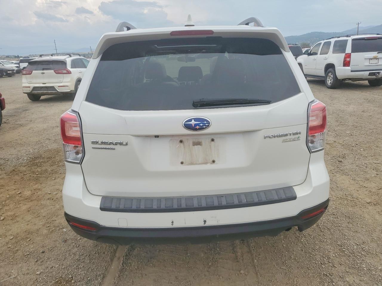 2017 Subaru Forester 2.5i Premium White vin: JF2SJAEC9HH498924