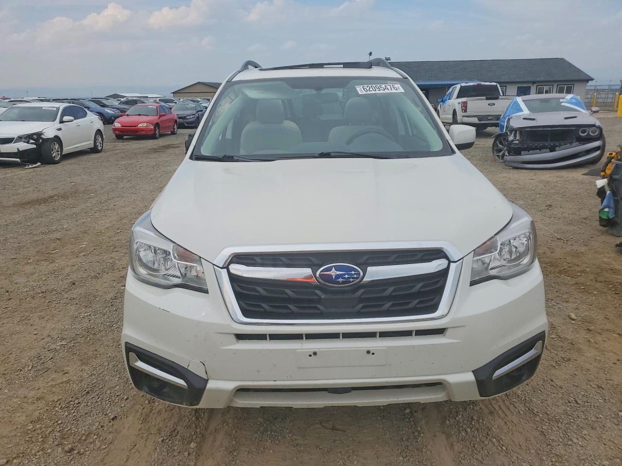 2017 Subaru Forester 2.5i Premium White vin: JF2SJAEC9HH498924