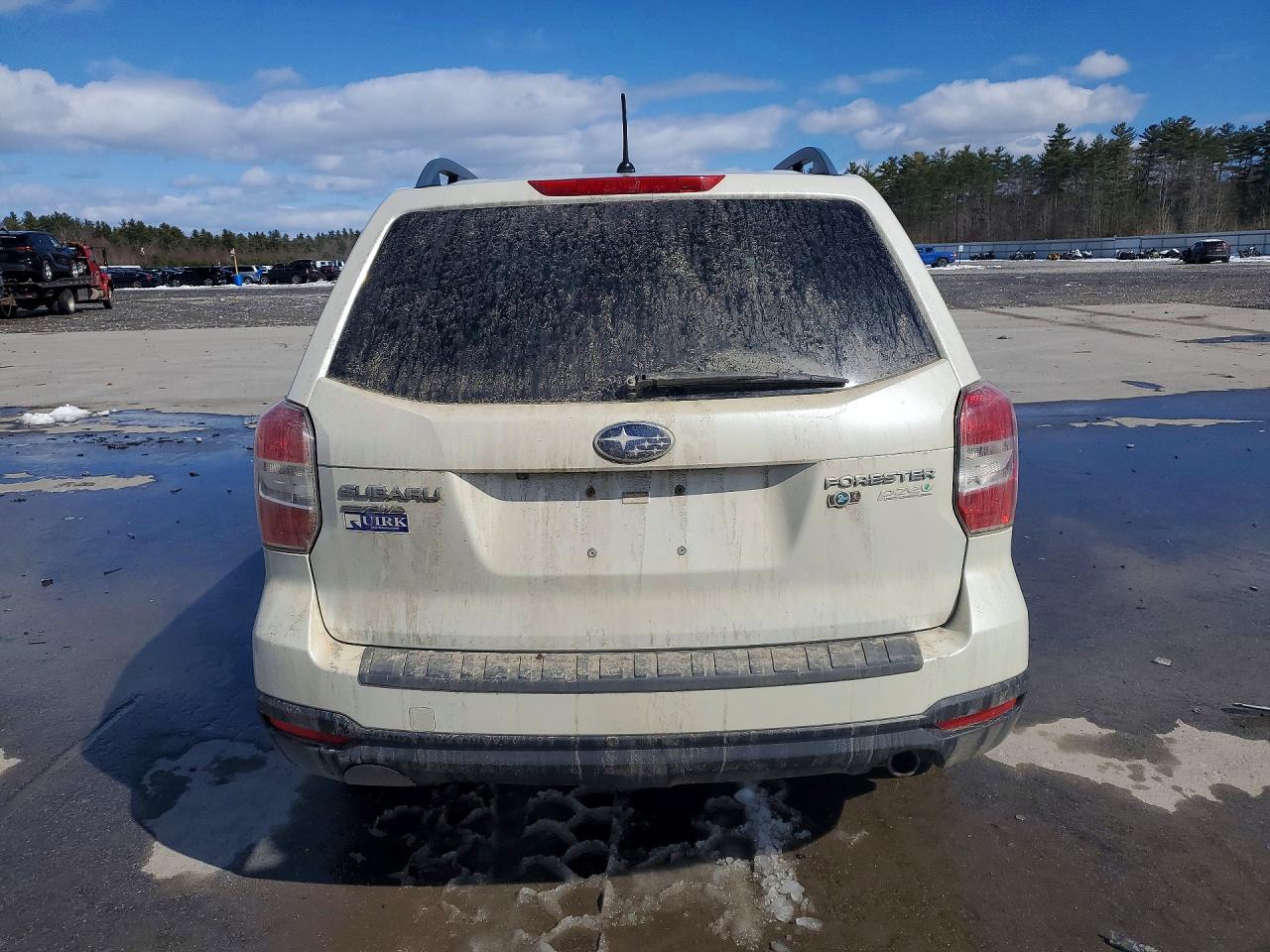2014 Subaru Forester 2.5i Premium White vin: JF2SJAECXEH450960