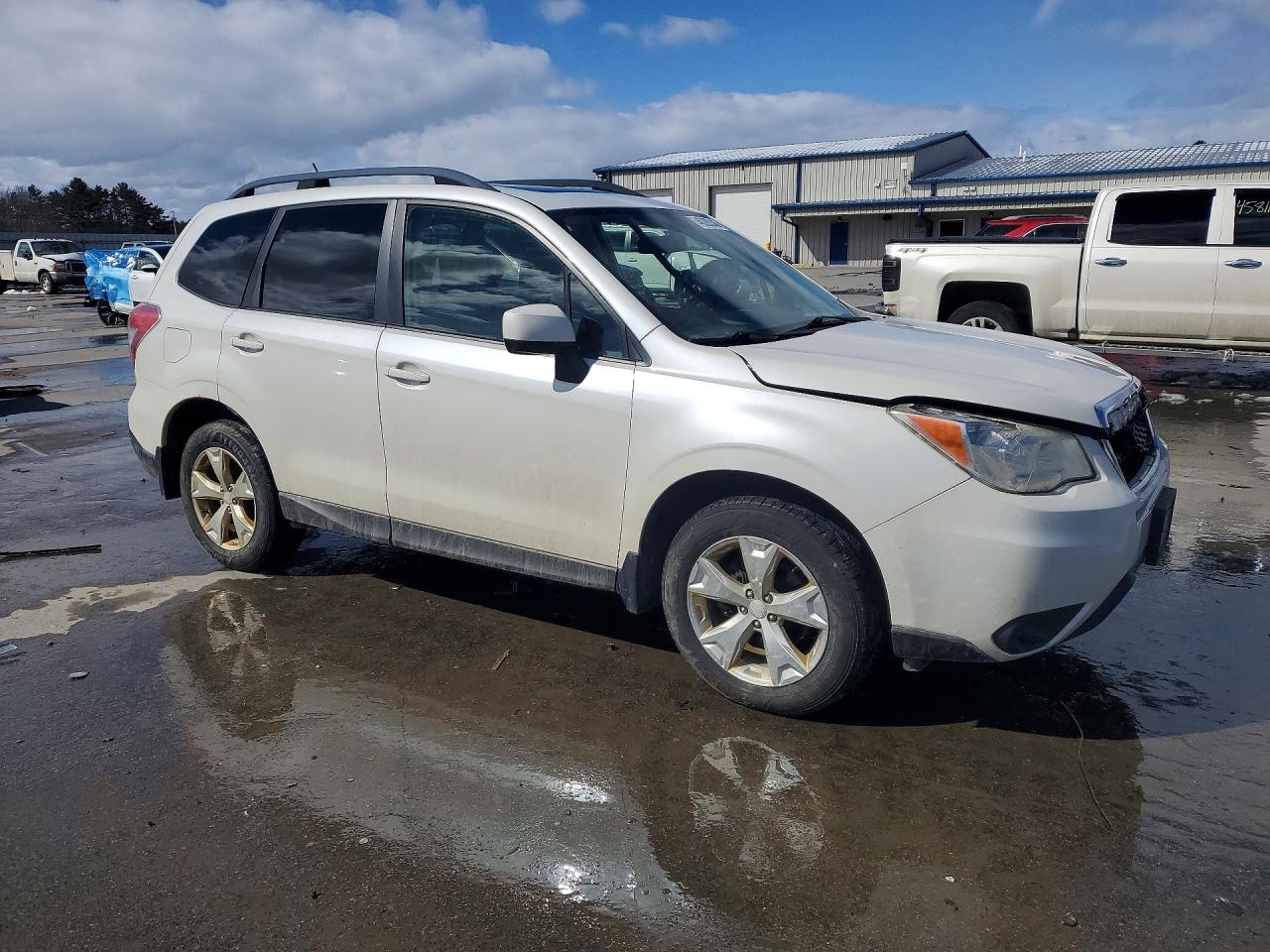 2014 Subaru Forester 2.5i Premium White vin: JF2SJAECXEH450960