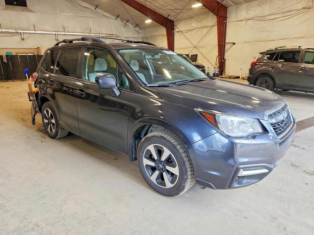 2017 Subaru Forester 2.5i Premium Gray vin: JF2SJAECXHG804275