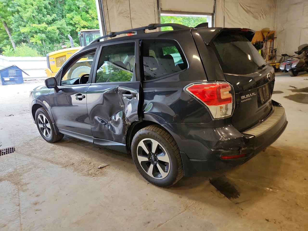 2017 Subaru Forester 2.5i Premium Gray vin: JF2SJAECXHG804275
