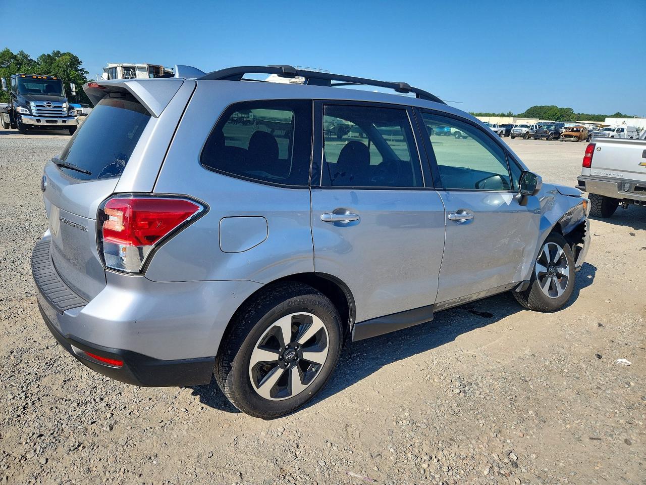 2018 Subaru Forester 2.5i Premium Silver vin: JF2SJAECXJH470975