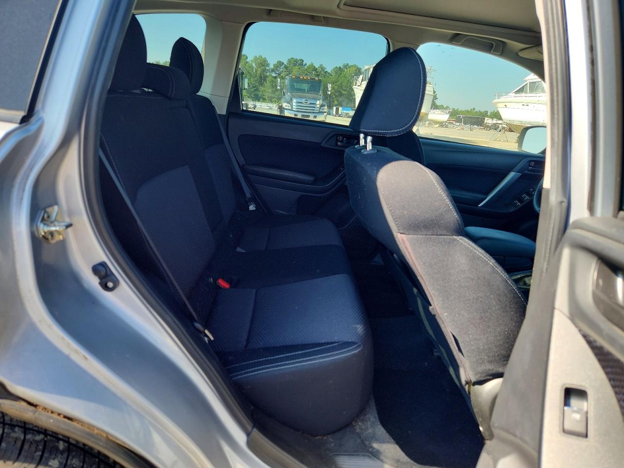 2018 Subaru Forester 2.5i Premium Silver vin: JF2SJAECXJH470975