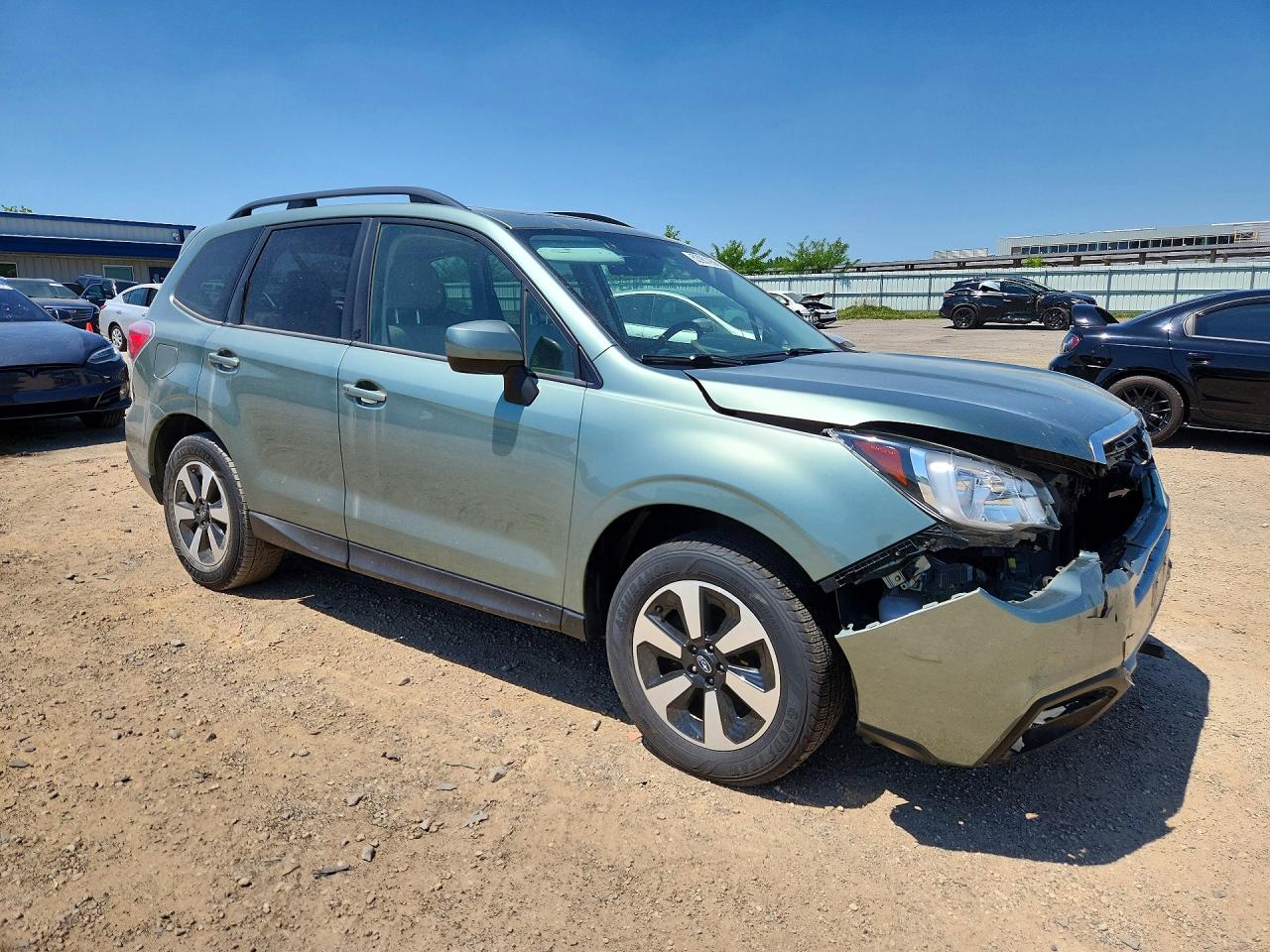 2018 Subaru Forester 2.5i Premium Green vin: JF2SJAECXJH567724