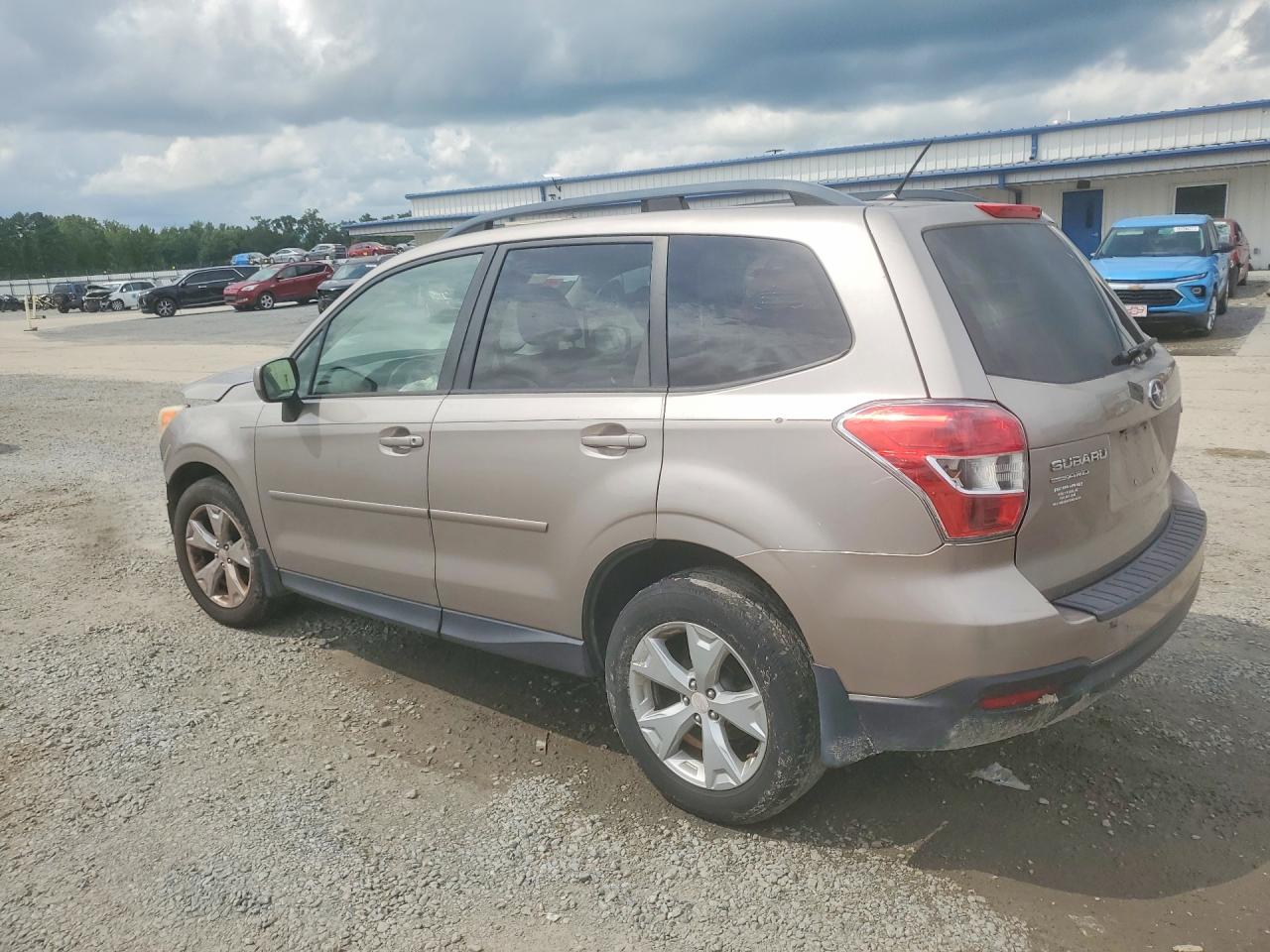 2015 Subaru Forester 2.5i Premium Beige vin: JF2SJAFC0FH546046