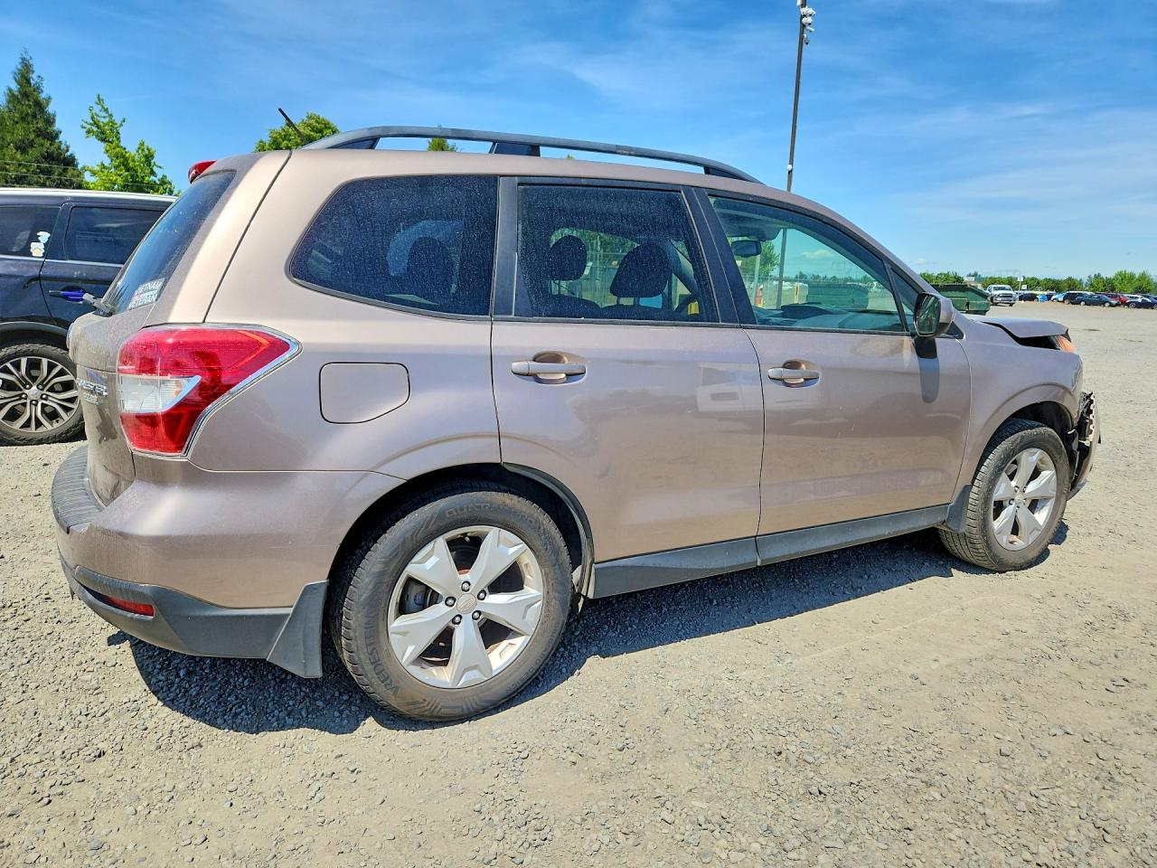 2015 Subaru Forester 2.5i Premium Tan vin: JF2SJAFC1FH435604