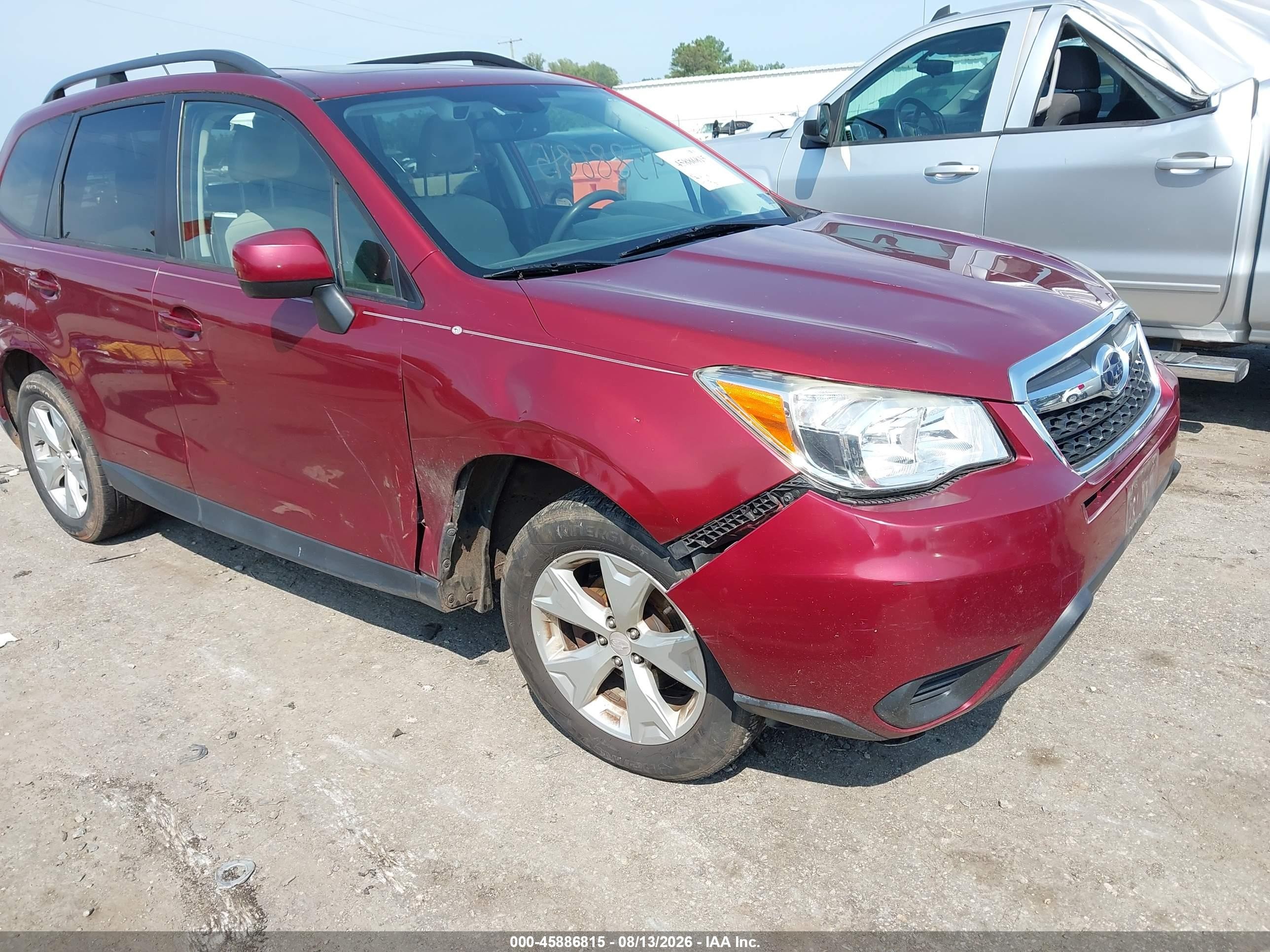 2015 Subaru Forester 2.5i Premium Burgundy vin: JF2SJAFC1FH571604