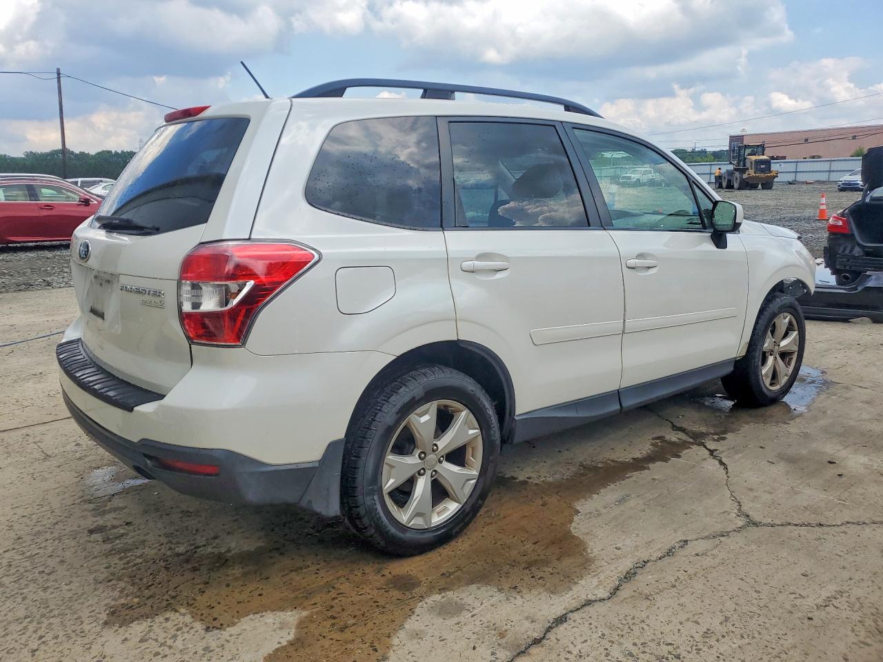 2015 Subaru Forester 2.5i Premium White vin: JF2SJAFC1FH820869