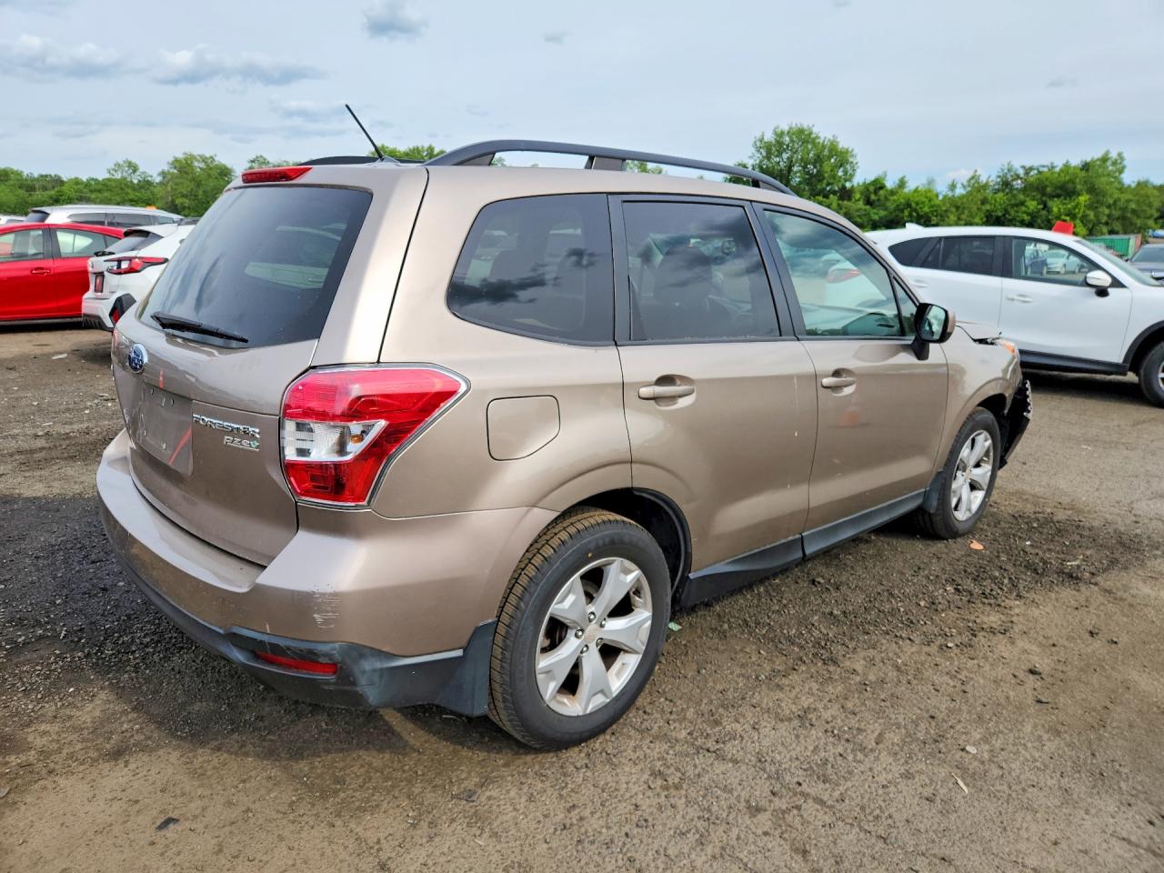 2015 Subaru Forester 2.5i Premium Tan vin: JF2SJAFC3FH427388