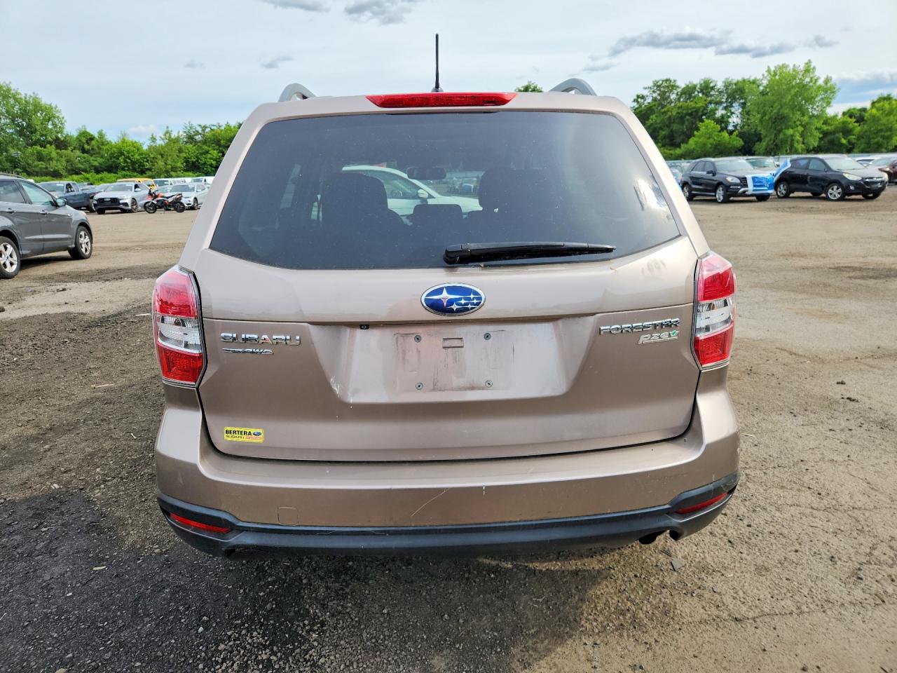 2015 Subaru Forester 2.5i Premium Tan vin: JF2SJAFC3FH427388