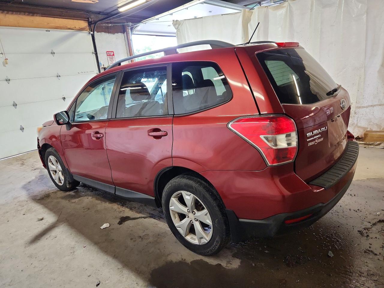 2015 Subaru Forester 2.5i Premium Burgundy vin: JF2SJAFC3FH428878