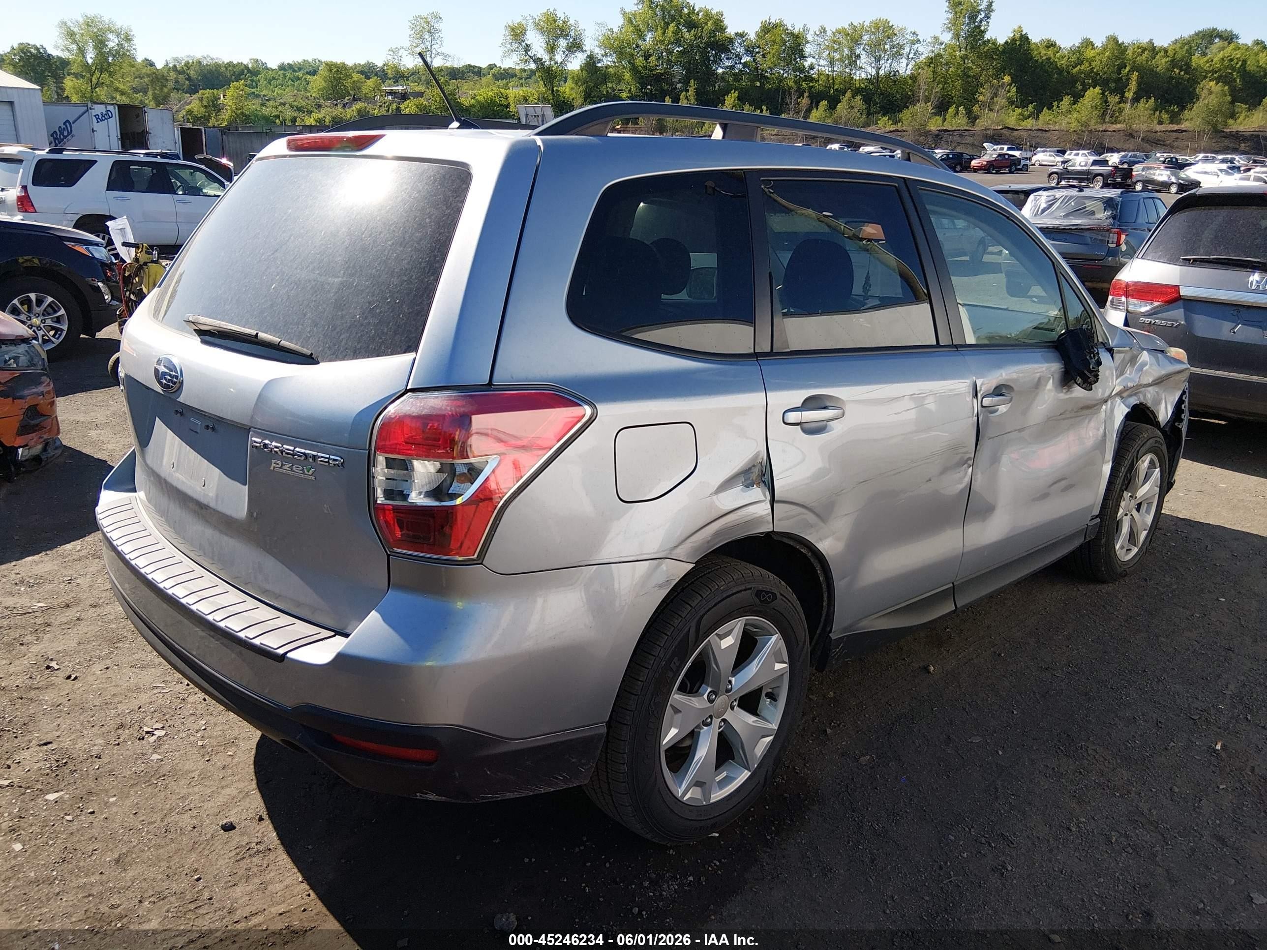 2015 Subaru Forester 2.5i Premium Silver vin: JF2SJAFC4FH413483