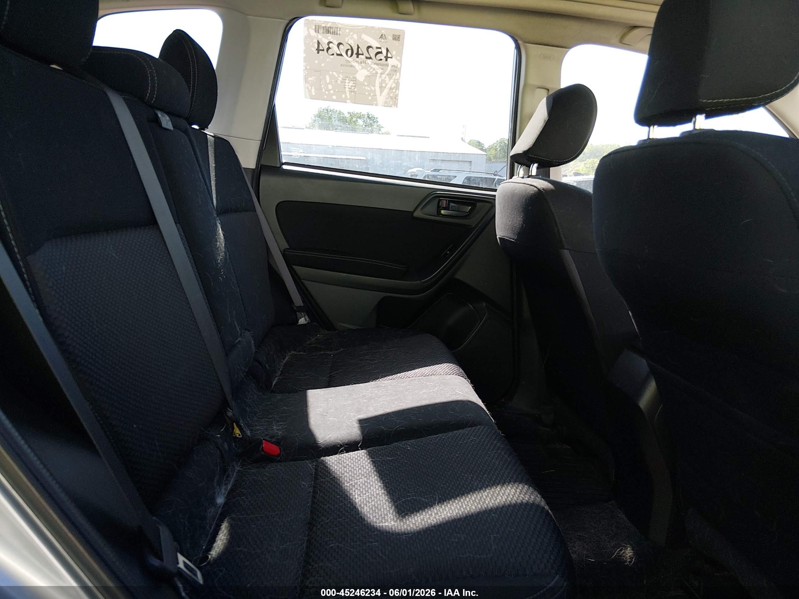 2015 Subaru Forester 2.5i Premium Silver vin: JF2SJAFC4FH413483