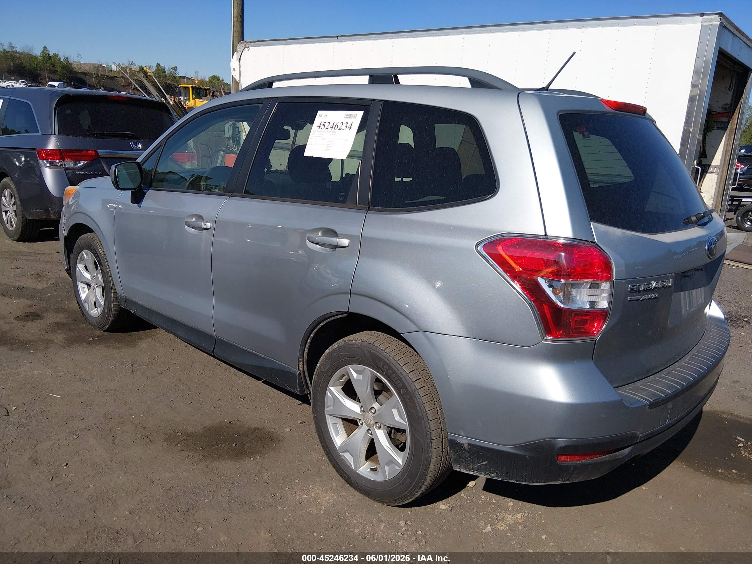 2015 Subaru Forester 2.5i Premium Silver vin: JF2SJAFC4FH413483