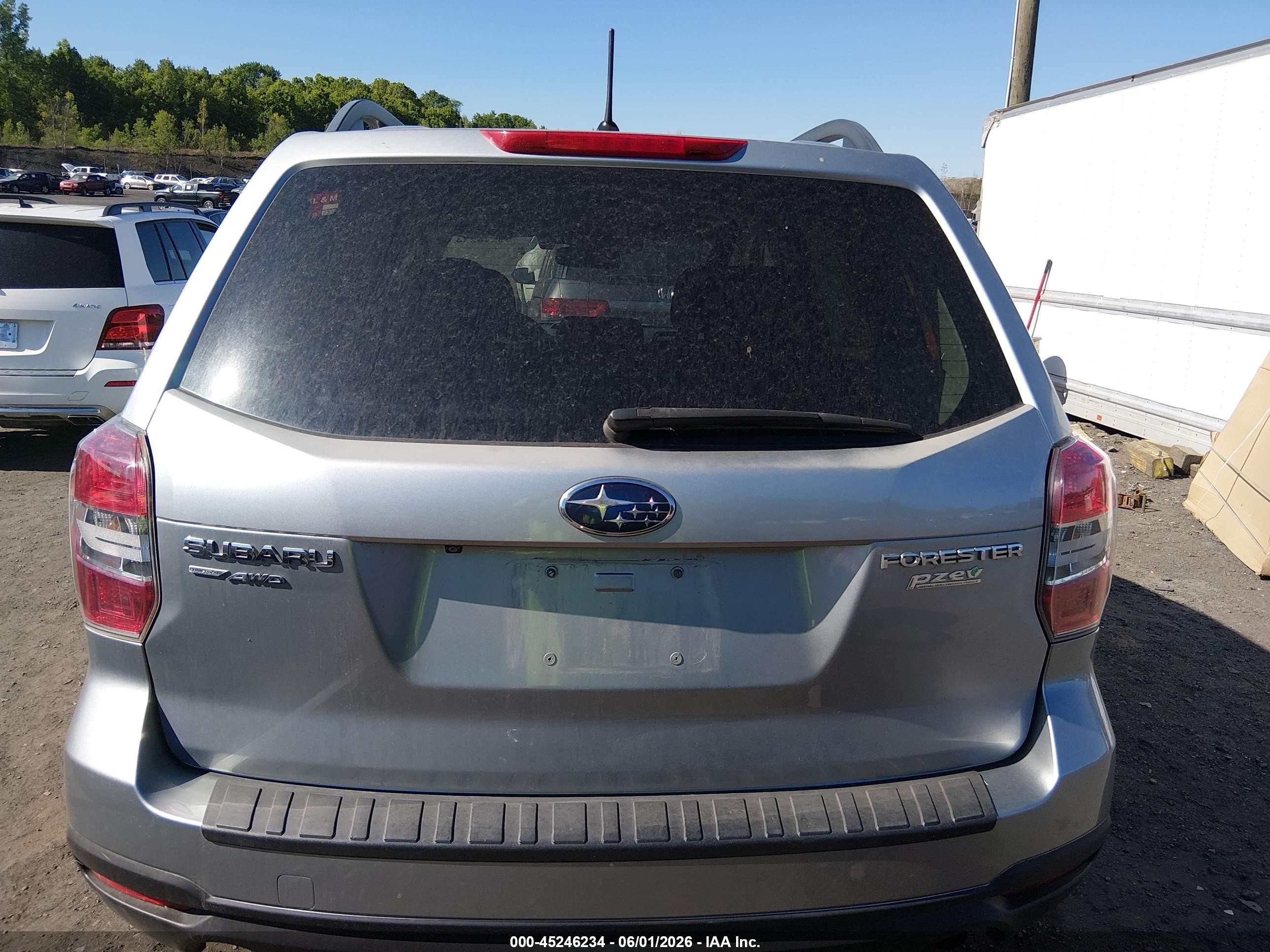 2015 Subaru Forester 2.5i Premium Silver vin: JF2SJAFC4FH413483