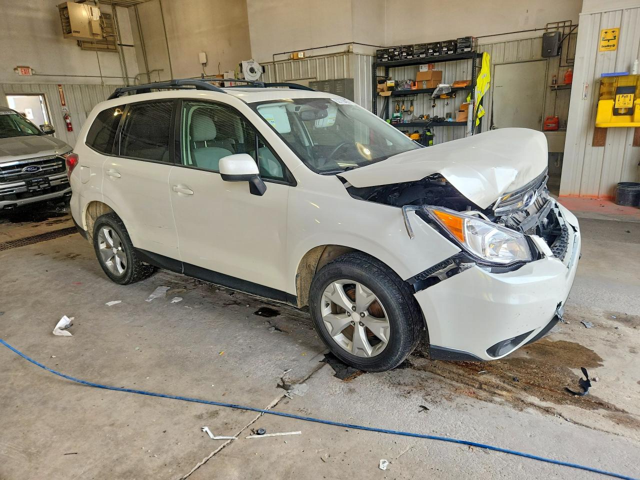 2015 Subaru Forester 2.5i Premium White vin: JF2SJAFC4FH540394