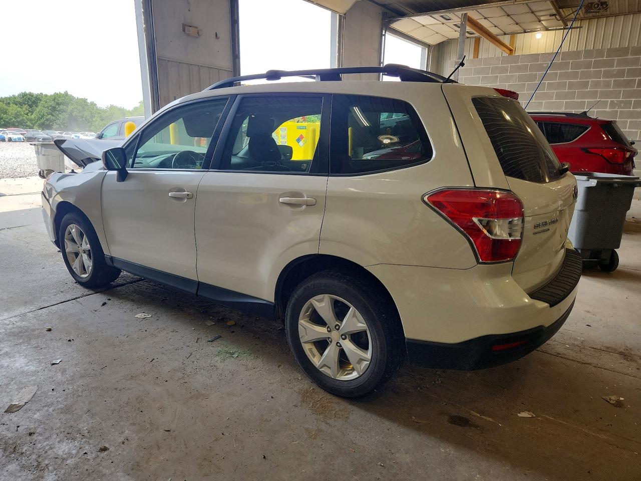 2015 Subaru Forester 2.5i Premium White vin: JF2SJAFC4FH540394