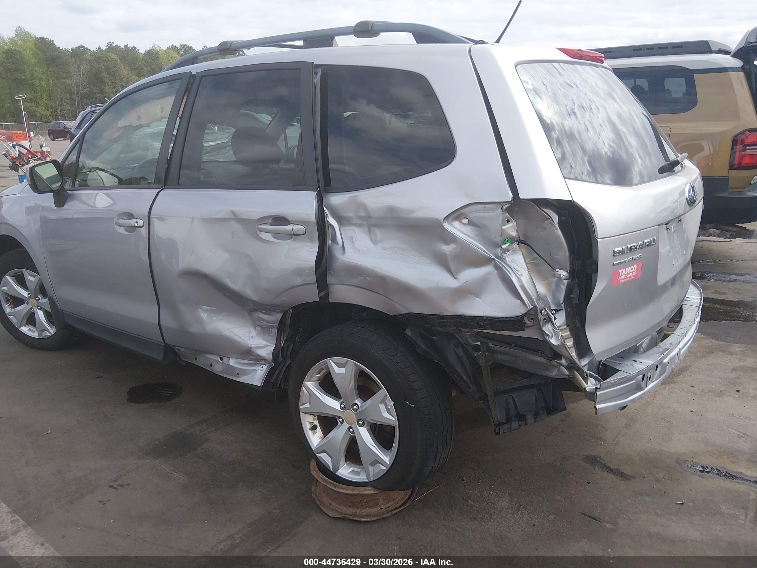 2015 Subaru Forester 2.5i Premium Silver vin: JF2SJAFC5FH425805