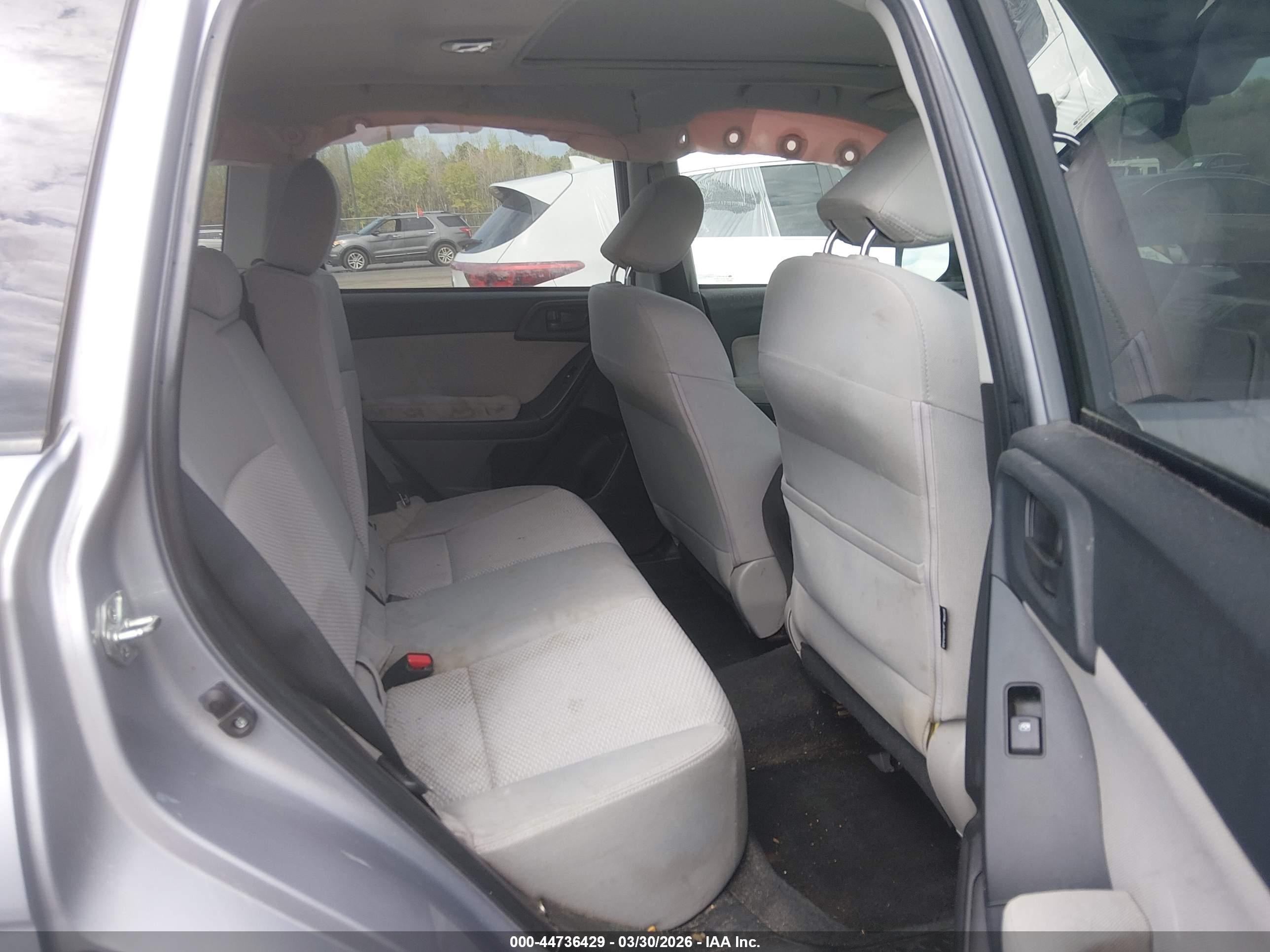 2015 Subaru Forester 2.5i Premium Silver vin: JF2SJAFC5FH425805