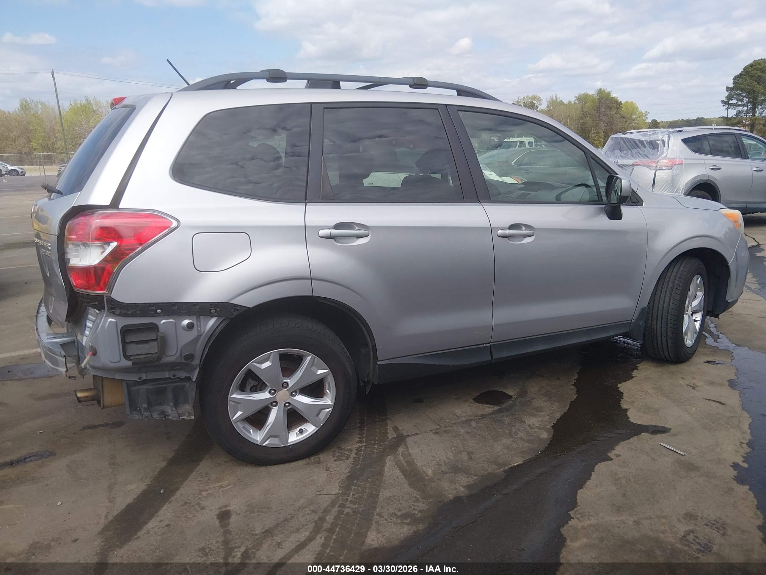 2015 Subaru Forester 2.5i Premium Silver vin: JF2SJAFC5FH425805
