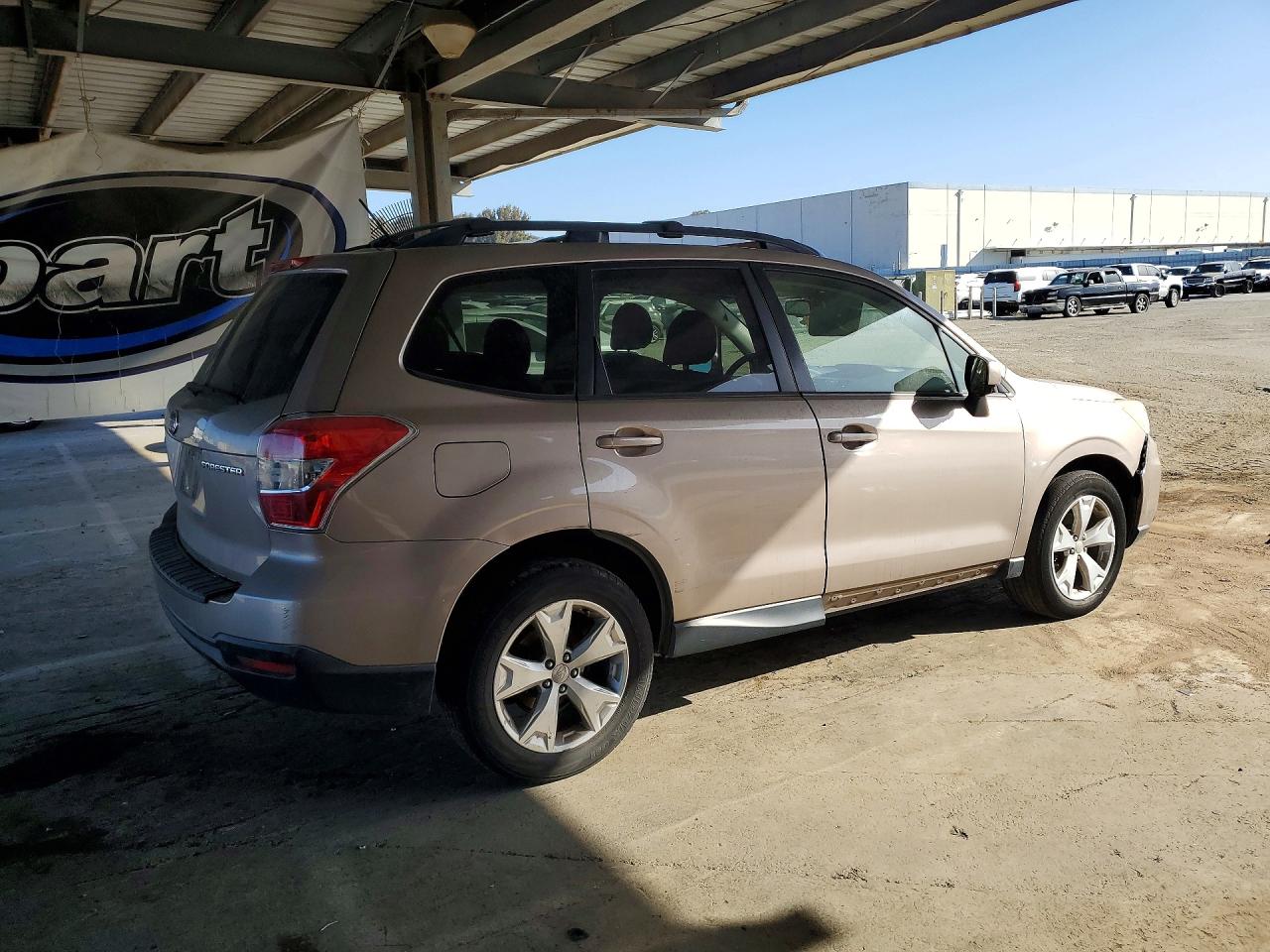 2015 Subaru Forester 2.5i Premium Gold vin: JF2SJAFC5FH547385