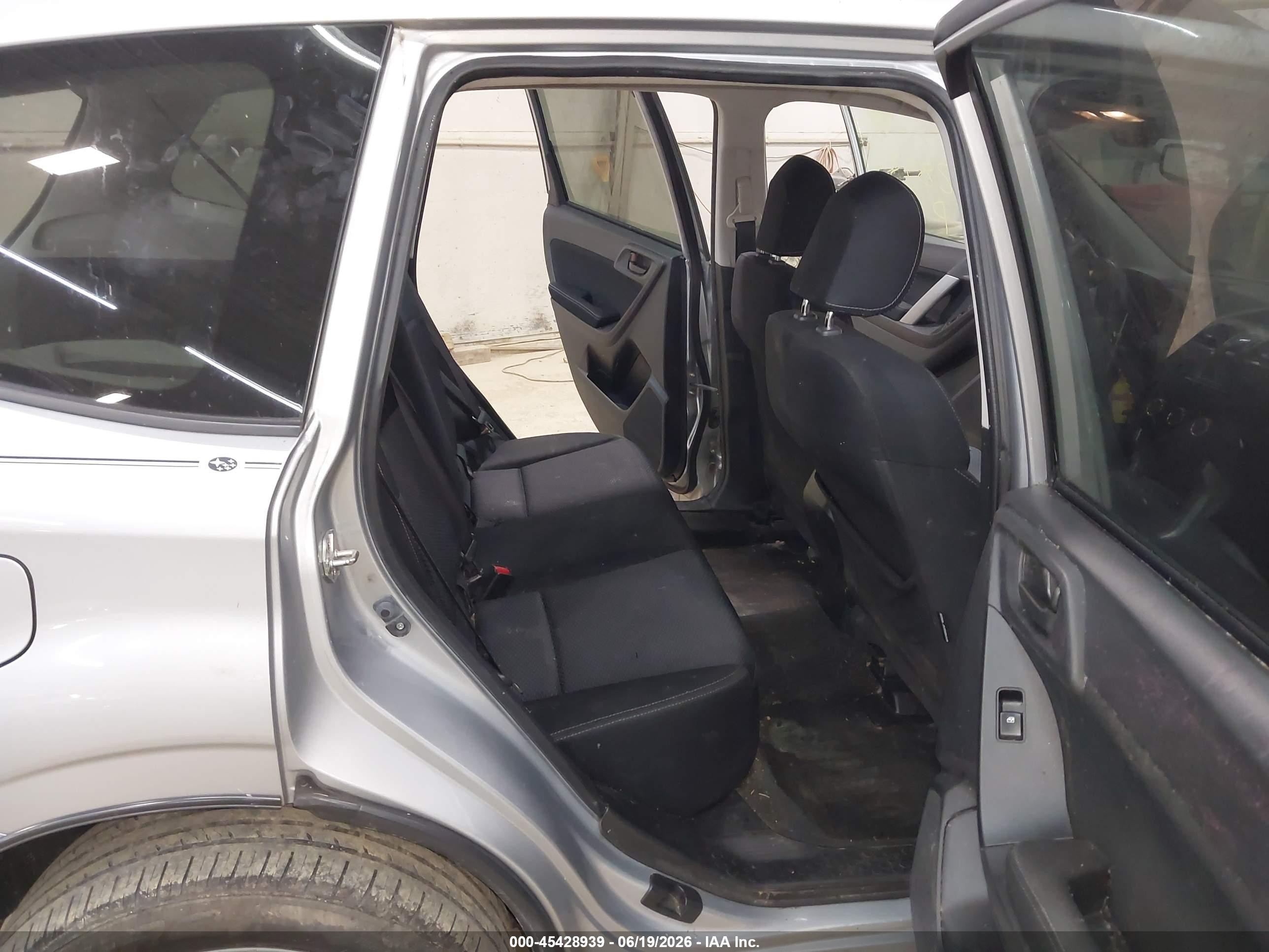 2015 Subaru Forester 2.5i Premium Silver vin: JF2SJAFC5FH580497