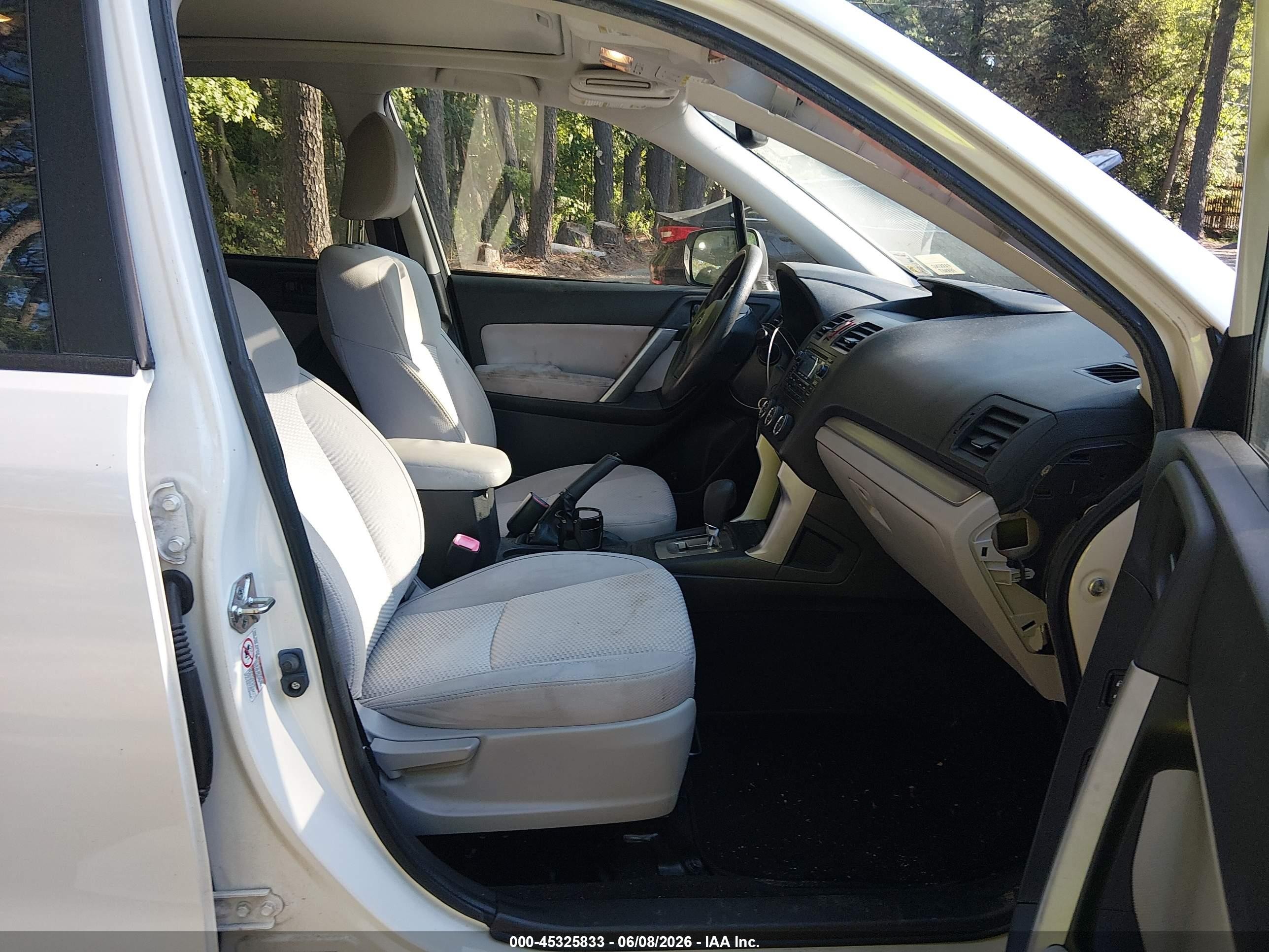 2015 Subaru Forester 2.5i Premium White vin: JF2SJAFC5FH817554
