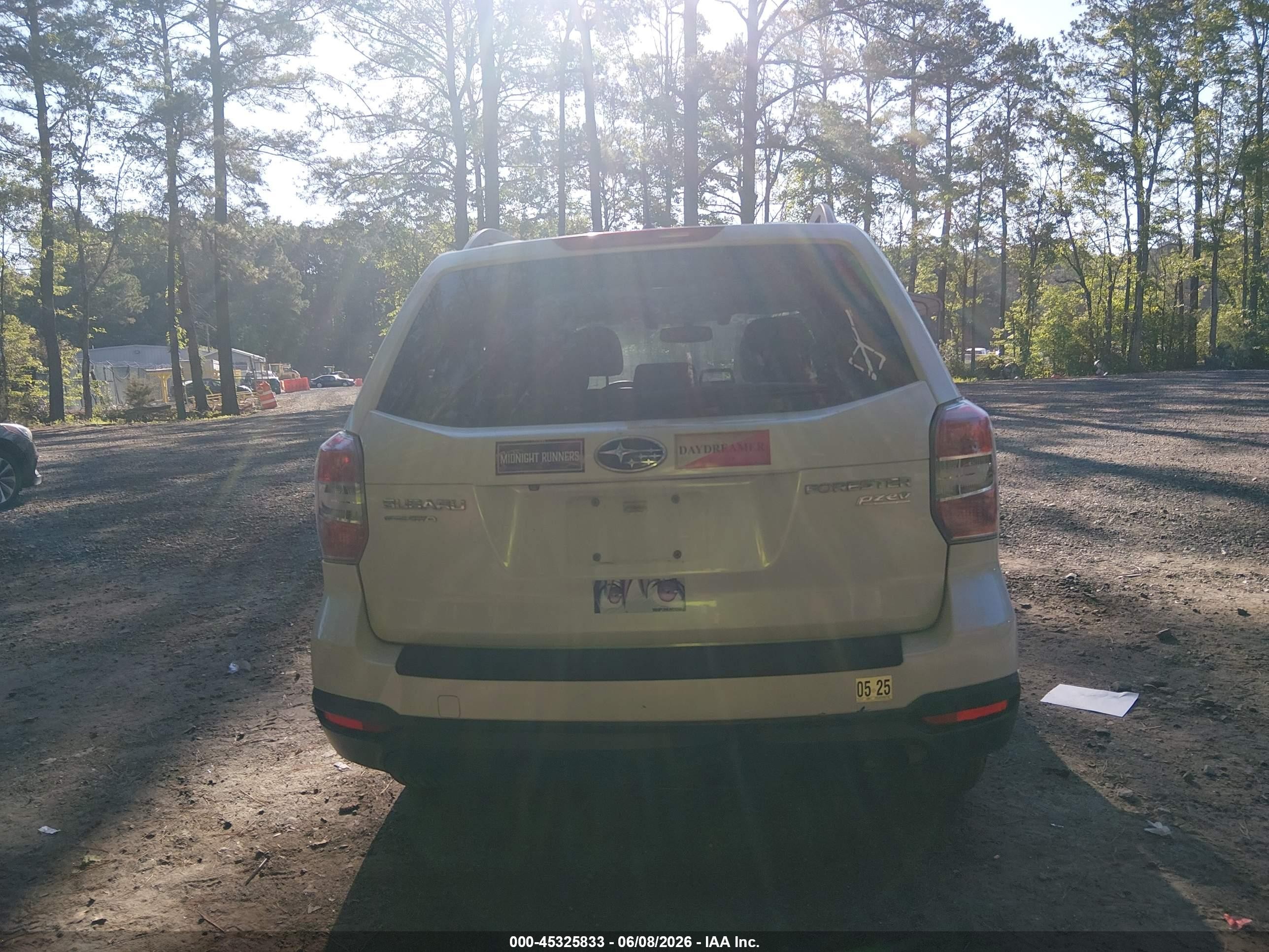 2015 Subaru Forester 2.5i Premium White vin: JF2SJAFC5FH817554