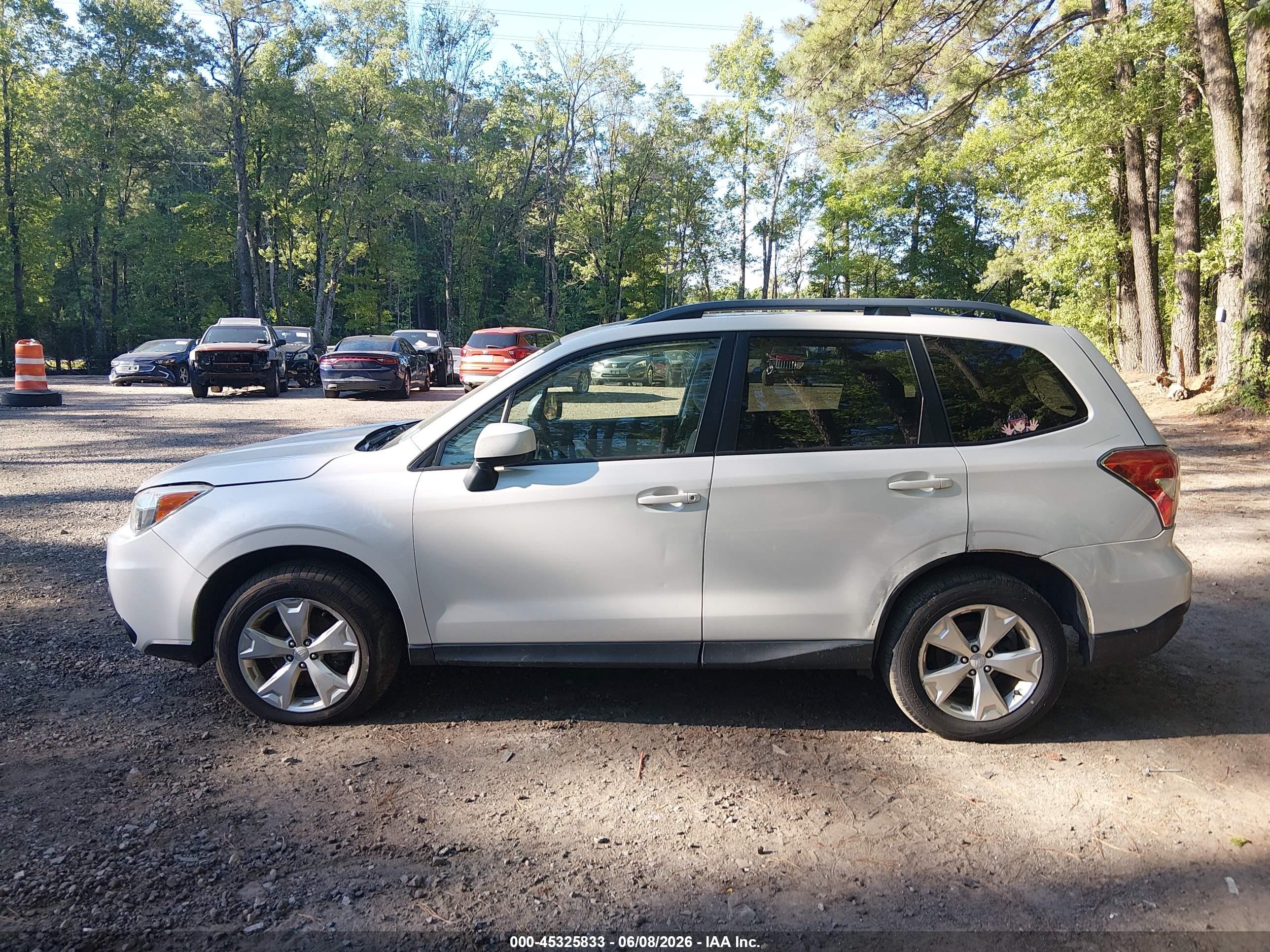 2015 Subaru Forester 2.5i Premium White vin: JF2SJAFC5FH817554