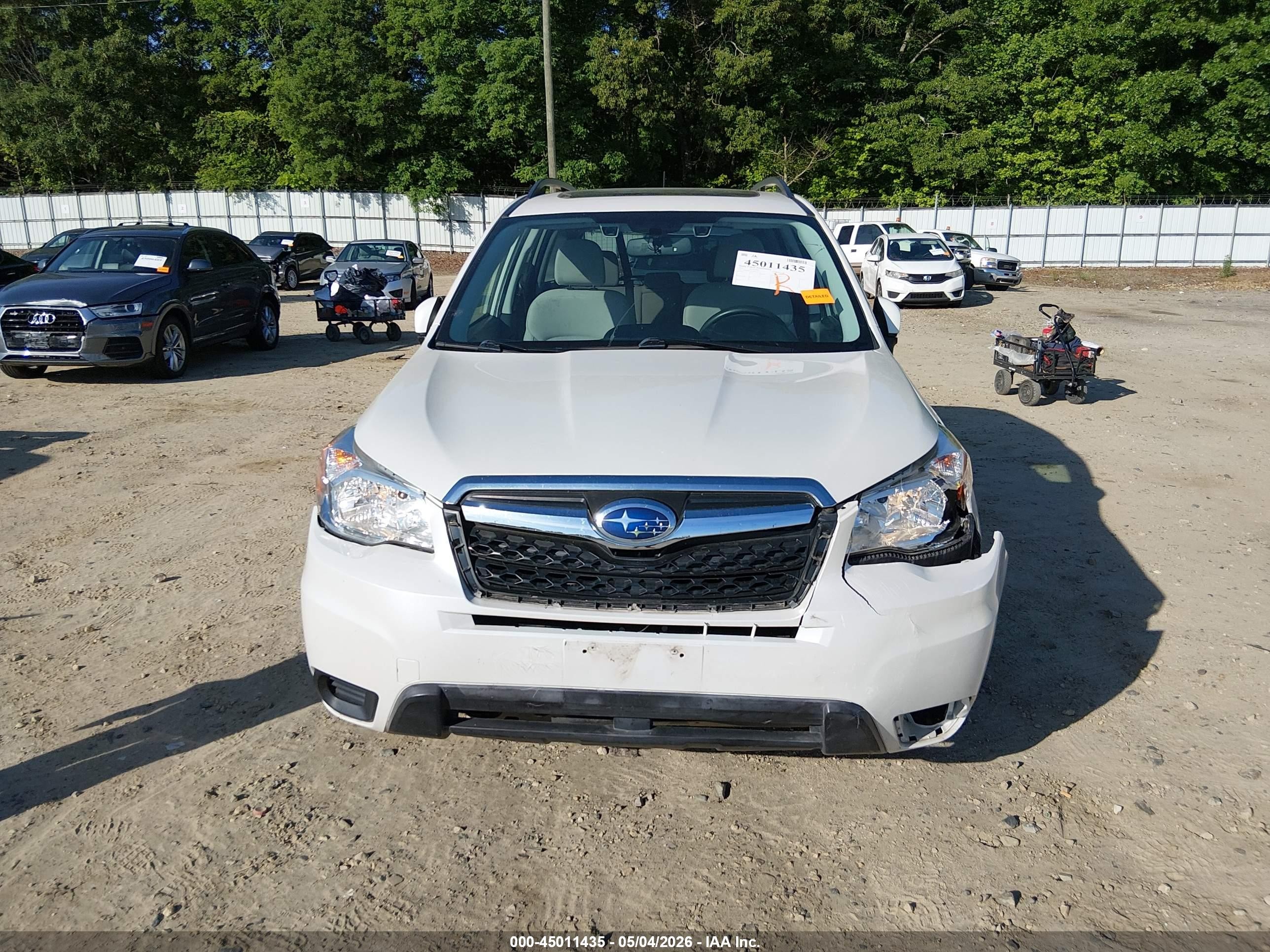 2015 Subaru Forester 2.5i Premium White vin: JF2SJAFC6FH806465