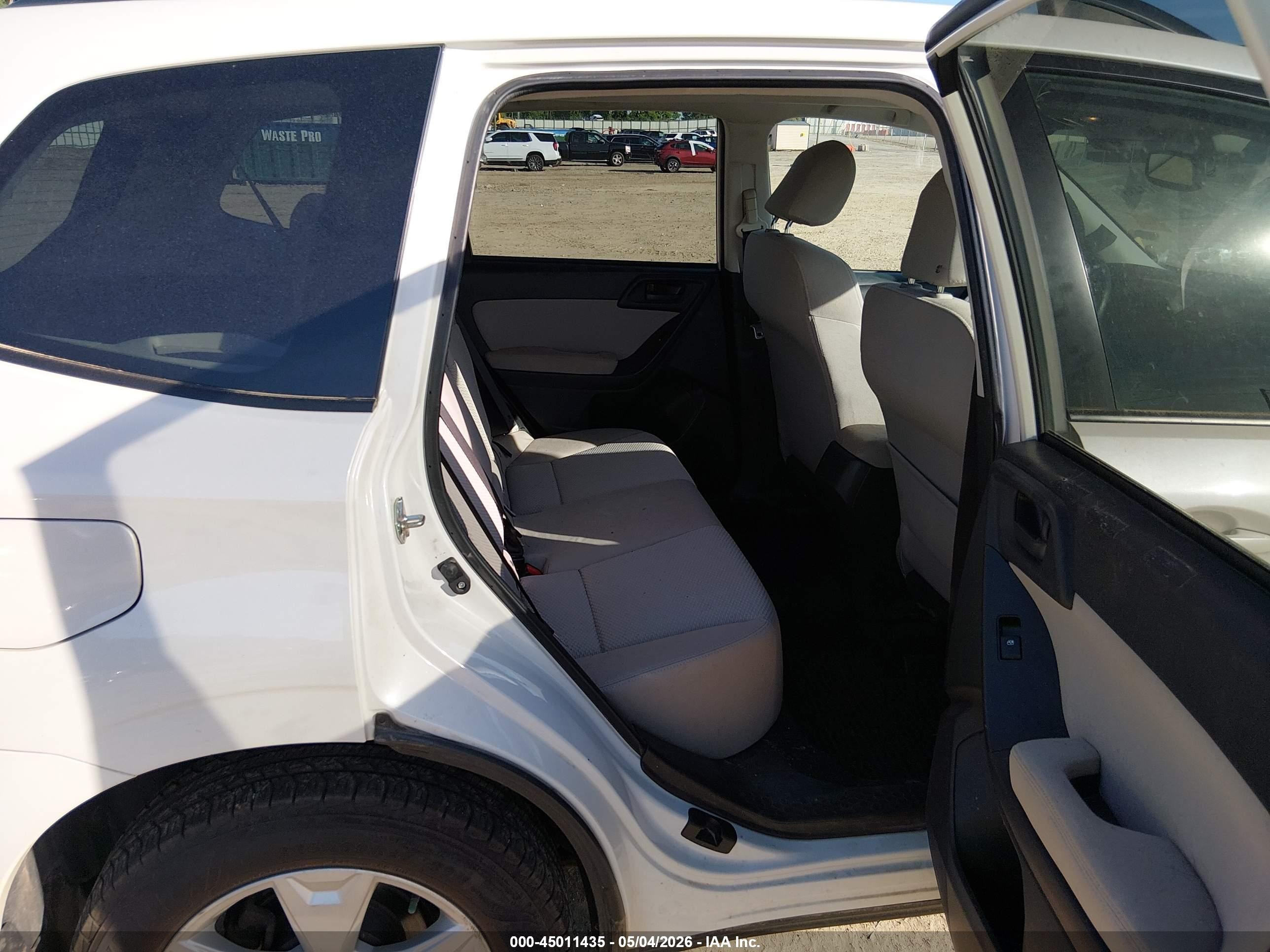 2015 Subaru Forester 2.5i Premium White vin: JF2SJAFC6FH806465