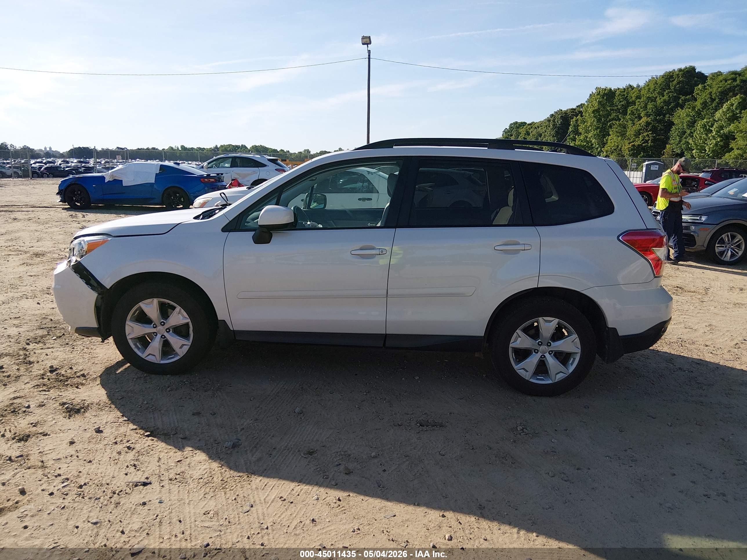 2015 Subaru Forester 2.5i Premium White vin: JF2SJAFC6FH806465