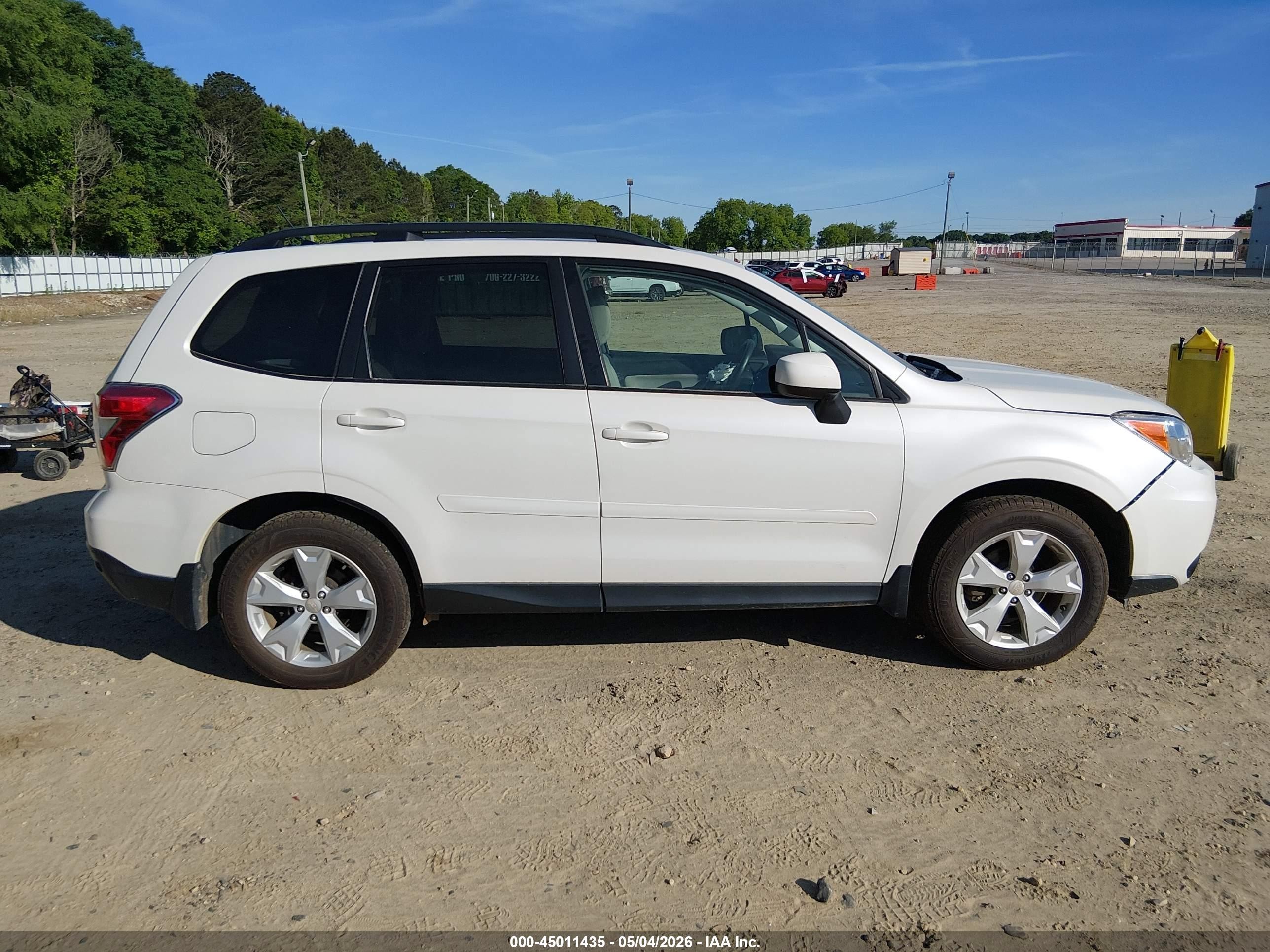 2015 Subaru Forester 2.5i Premium White vin: JF2SJAFC6FH806465