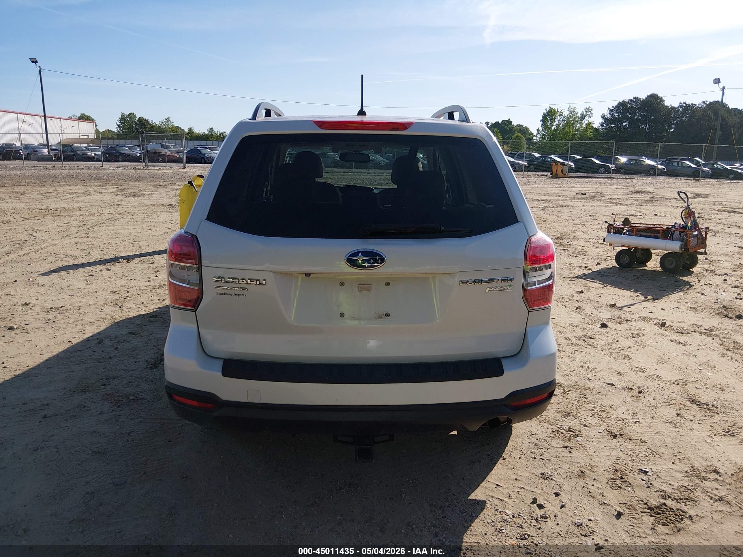 2015 Subaru Forester 2.5i Premium White vin: JF2SJAFC6FH806465