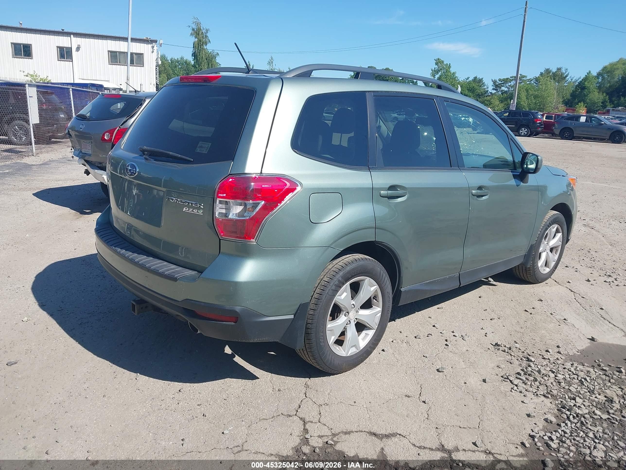 2015 Subaru Forester 2.5i Premium Green vin: JF2SJAFC6FH811567