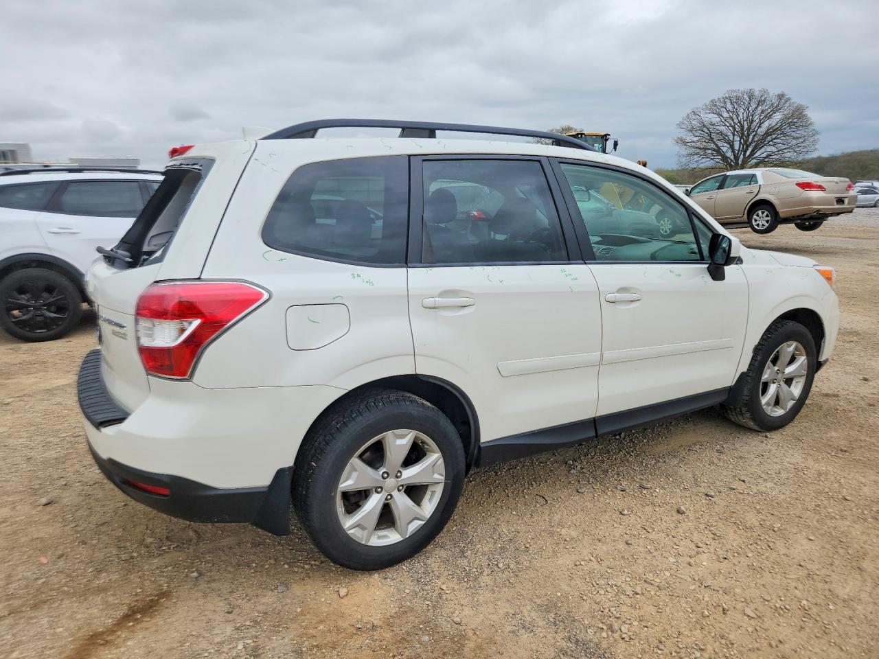 2016 Subaru Forester 2.5i Premium White vin: JF2SJAFC6GH508872