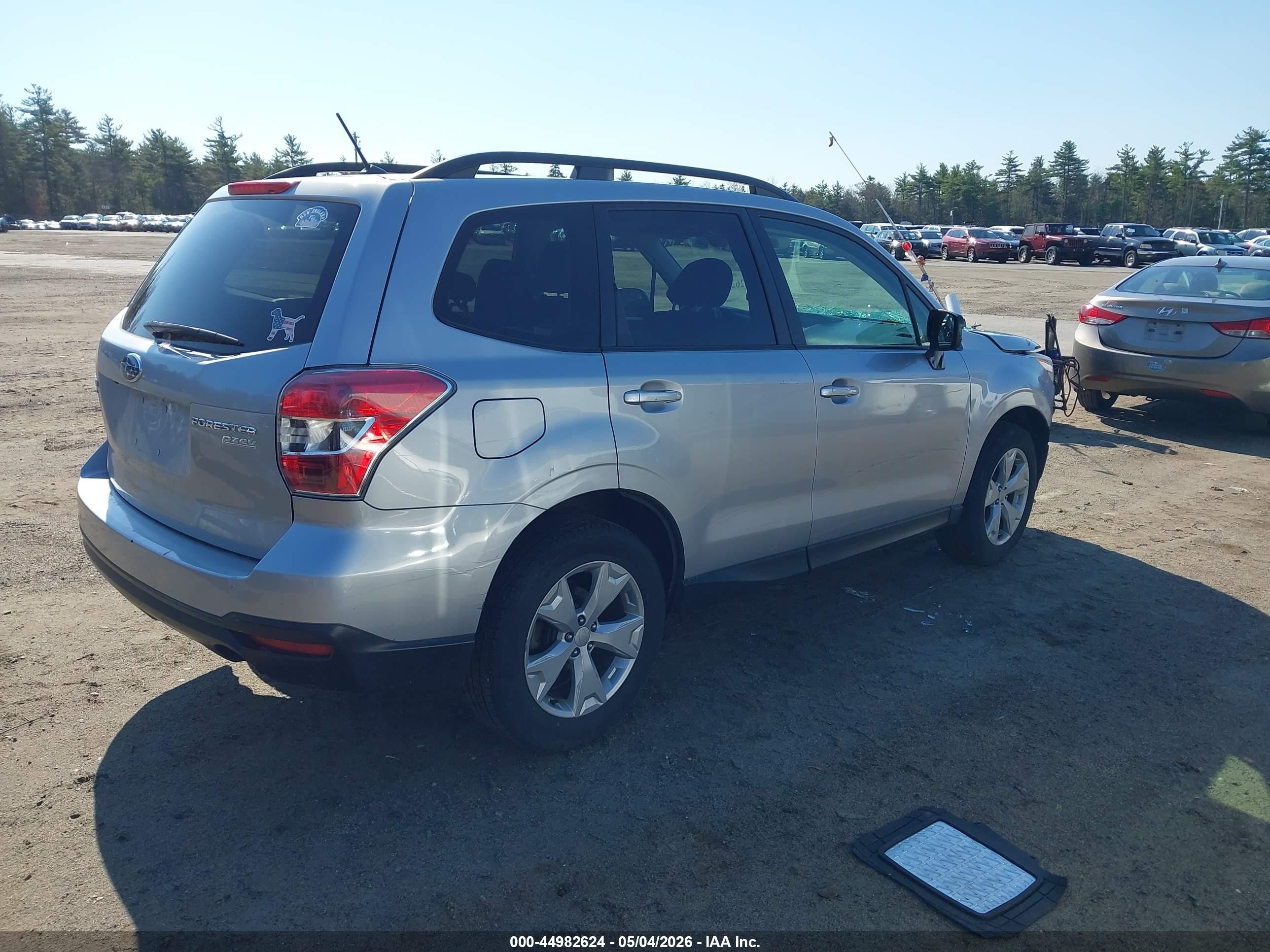 2015 Subaru Forester 2.5i Premium Silver vin: JF2SJAFC7FH532144