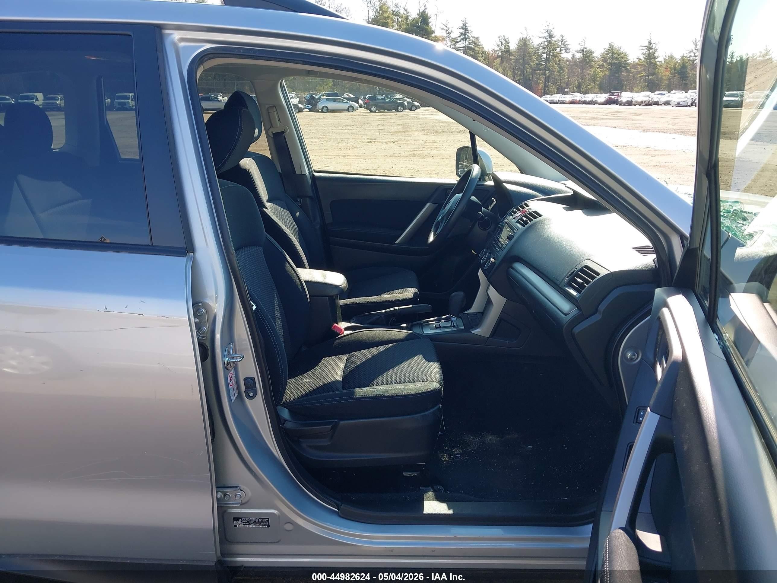 2015 Subaru Forester 2.5i Premium Silver vin: JF2SJAFC7FH532144