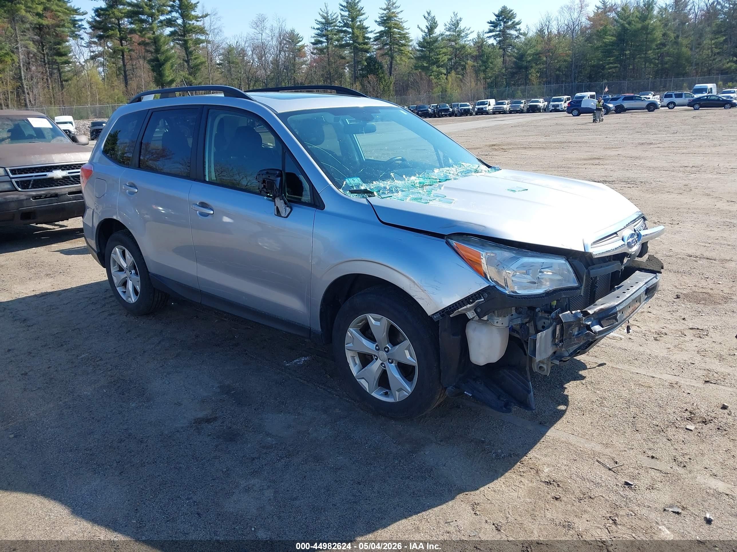 2015 Subaru Forester 2.5i Premium Серебряный vin: JF2SJAFC7FH532144