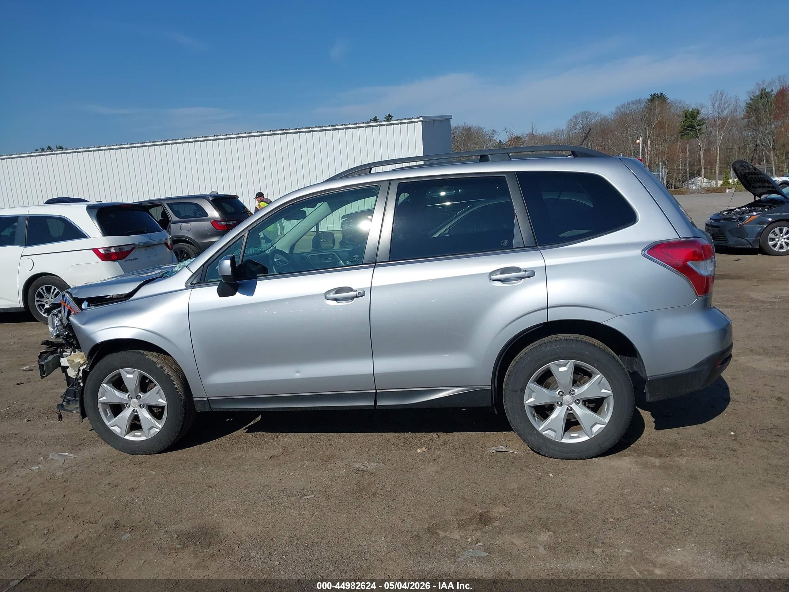 2015 Subaru Forester 2.5i Premium Silver vin: JF2SJAFC7FH532144