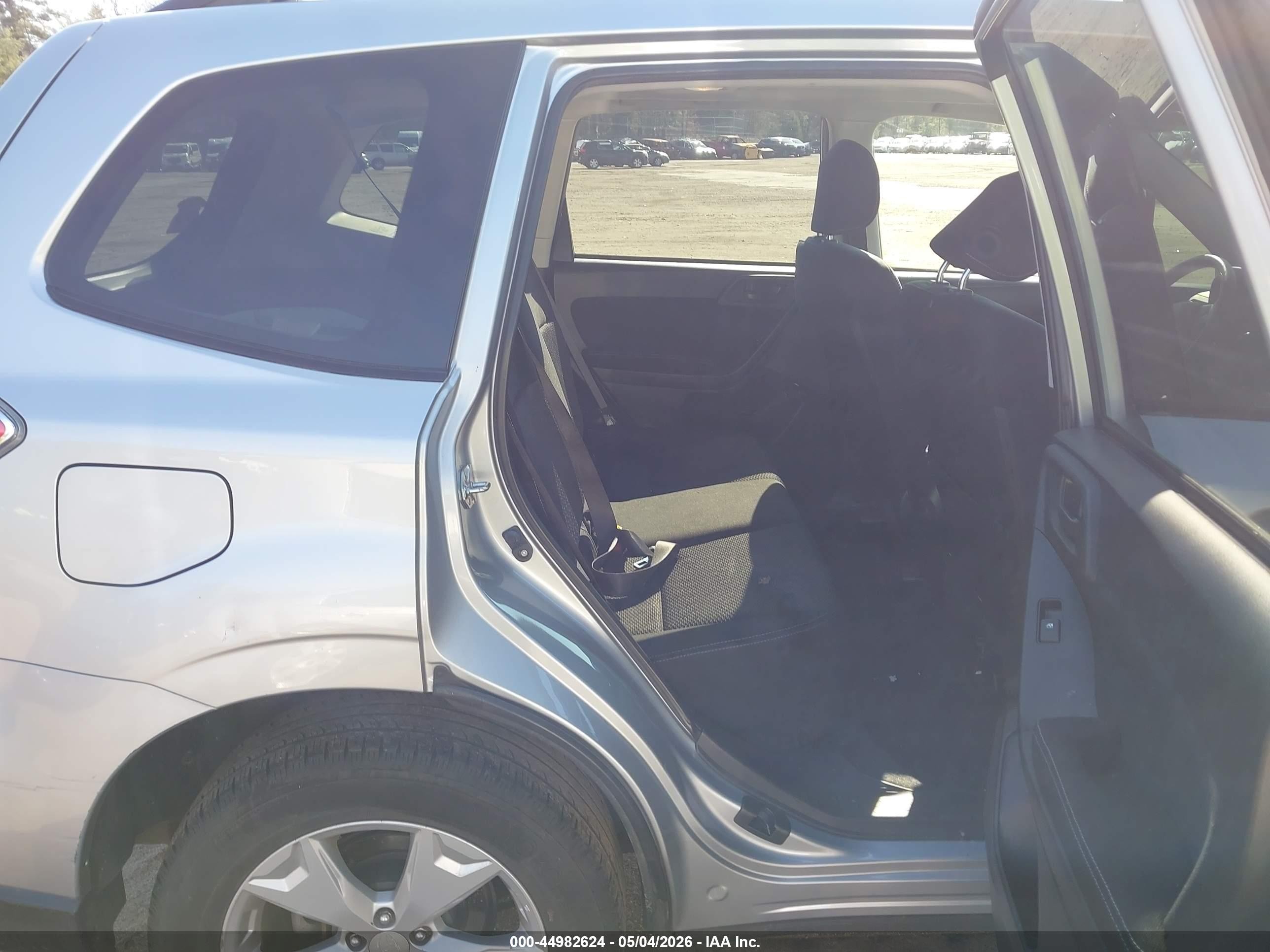 2015 Subaru Forester 2.5i Premium Silver vin: JF2SJAFC7FH532144