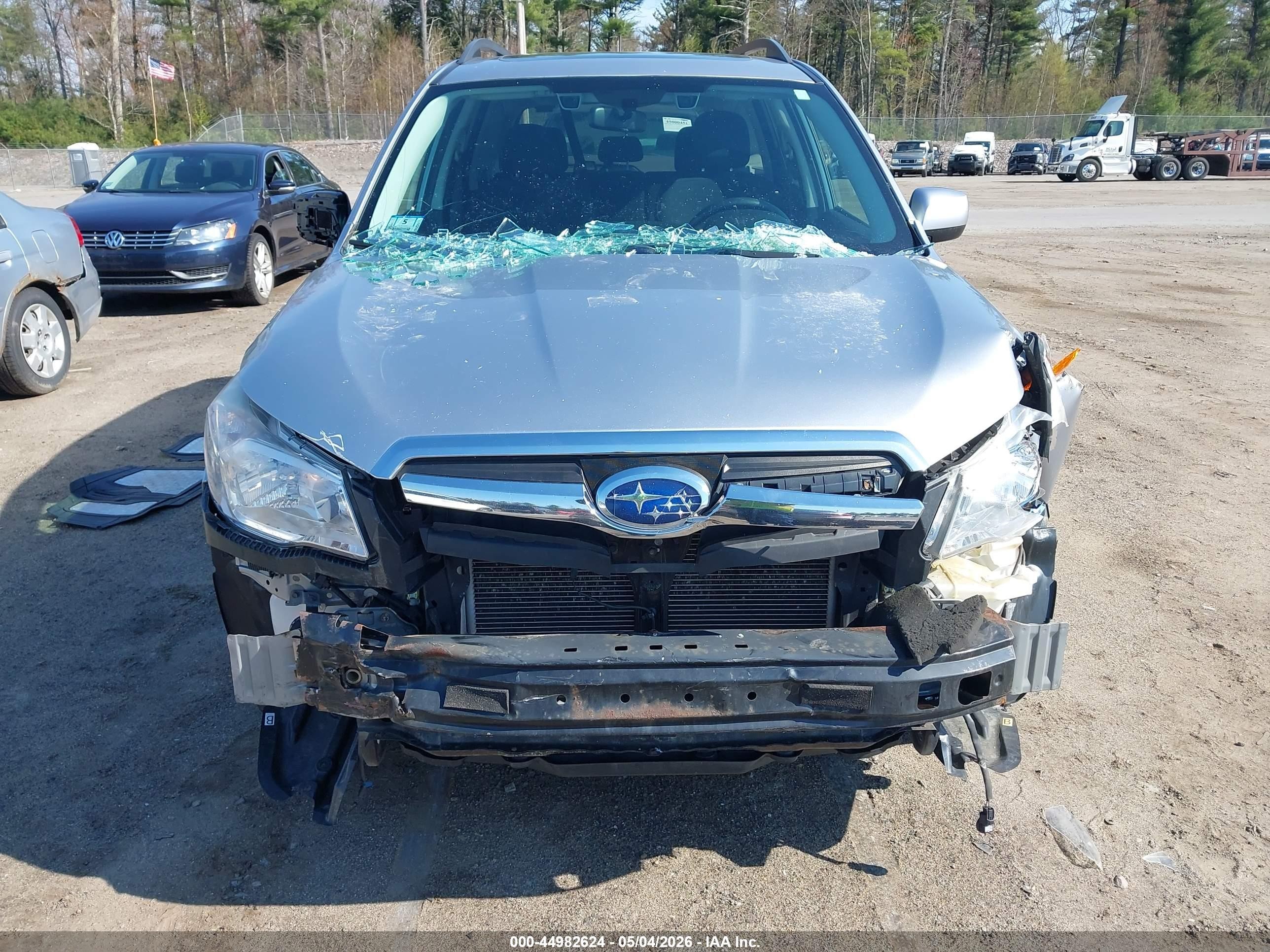 2015 Subaru Forester 2.5i Premium Silver vin: JF2SJAFC7FH532144
