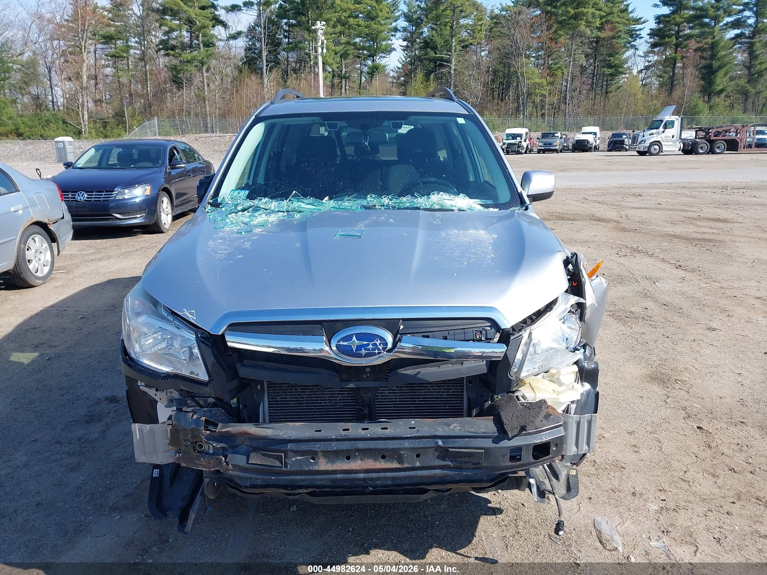 2015 Subaru Forester 2.5i Premium Silver vin: JF2SJAFC7FH532144