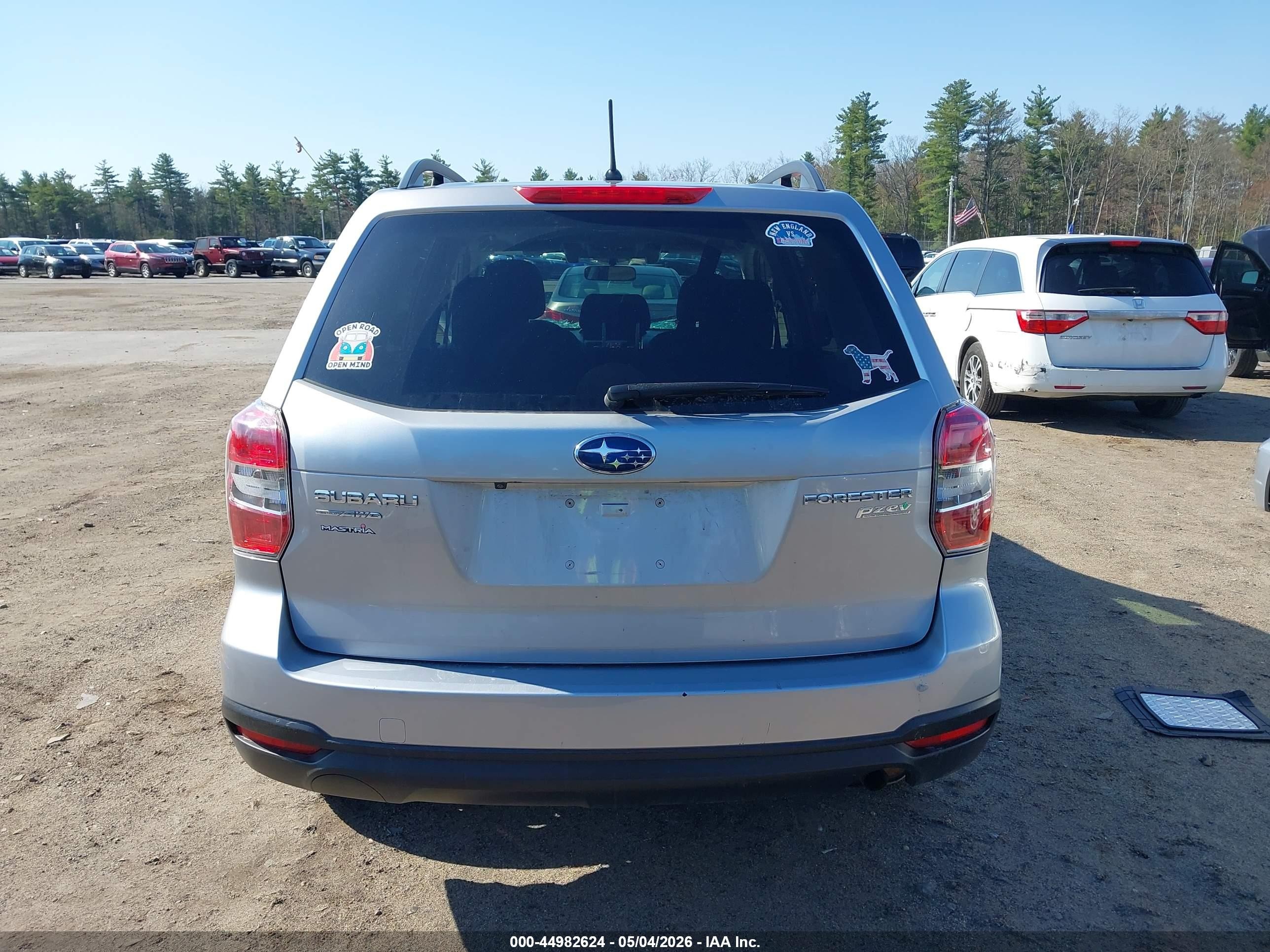 2015 Subaru Forester 2.5i Premium Silver vin: JF2SJAFC7FH532144