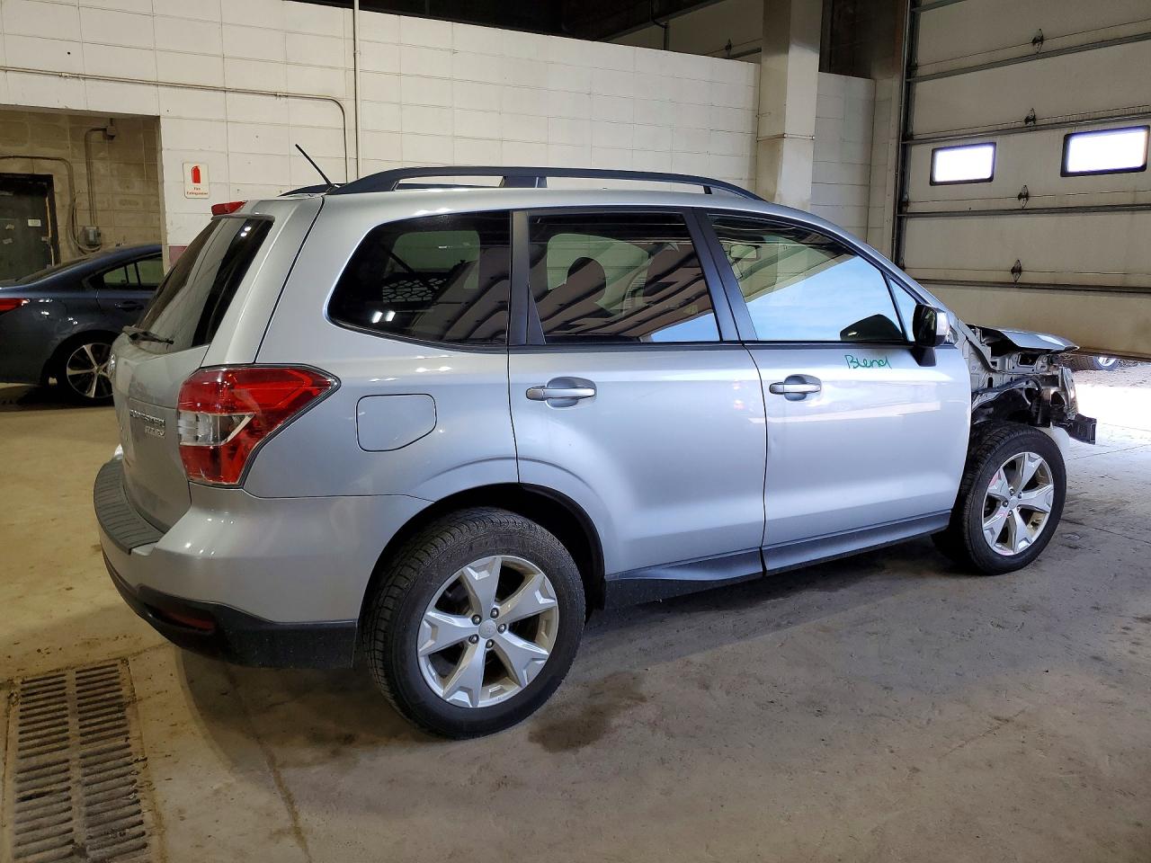 2015 Subaru Forester 2.5i Premium Silver vin: JF2SJAFC7FH555844